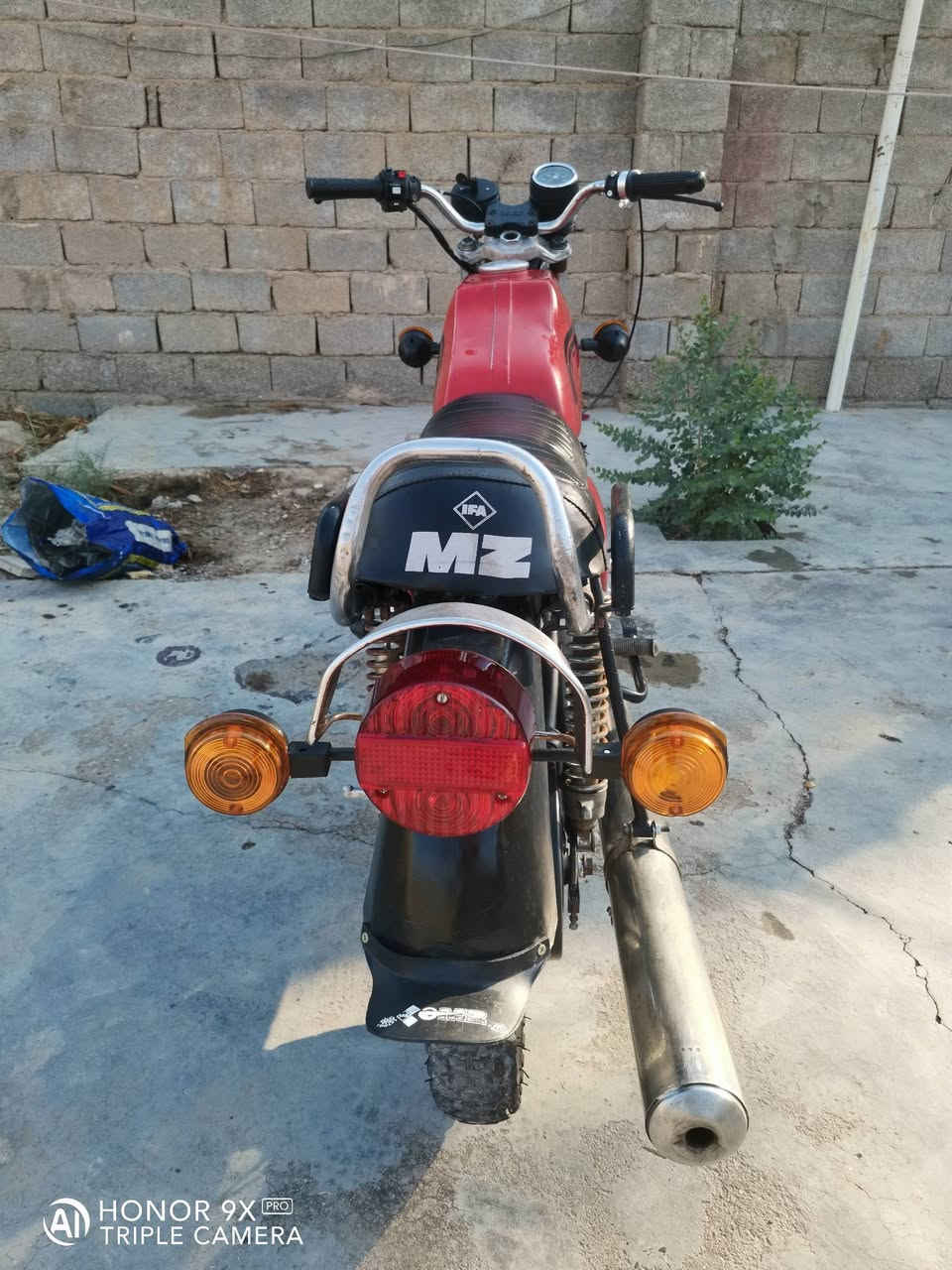 دراجة MZ ٨٢ جاهزه محرك وكهربائيات بدون المكان واسط الكوت السعر مليون و ٢٠٠ وبيها مجال للأستفسار اكثر الاتصال بالرقم ***********
