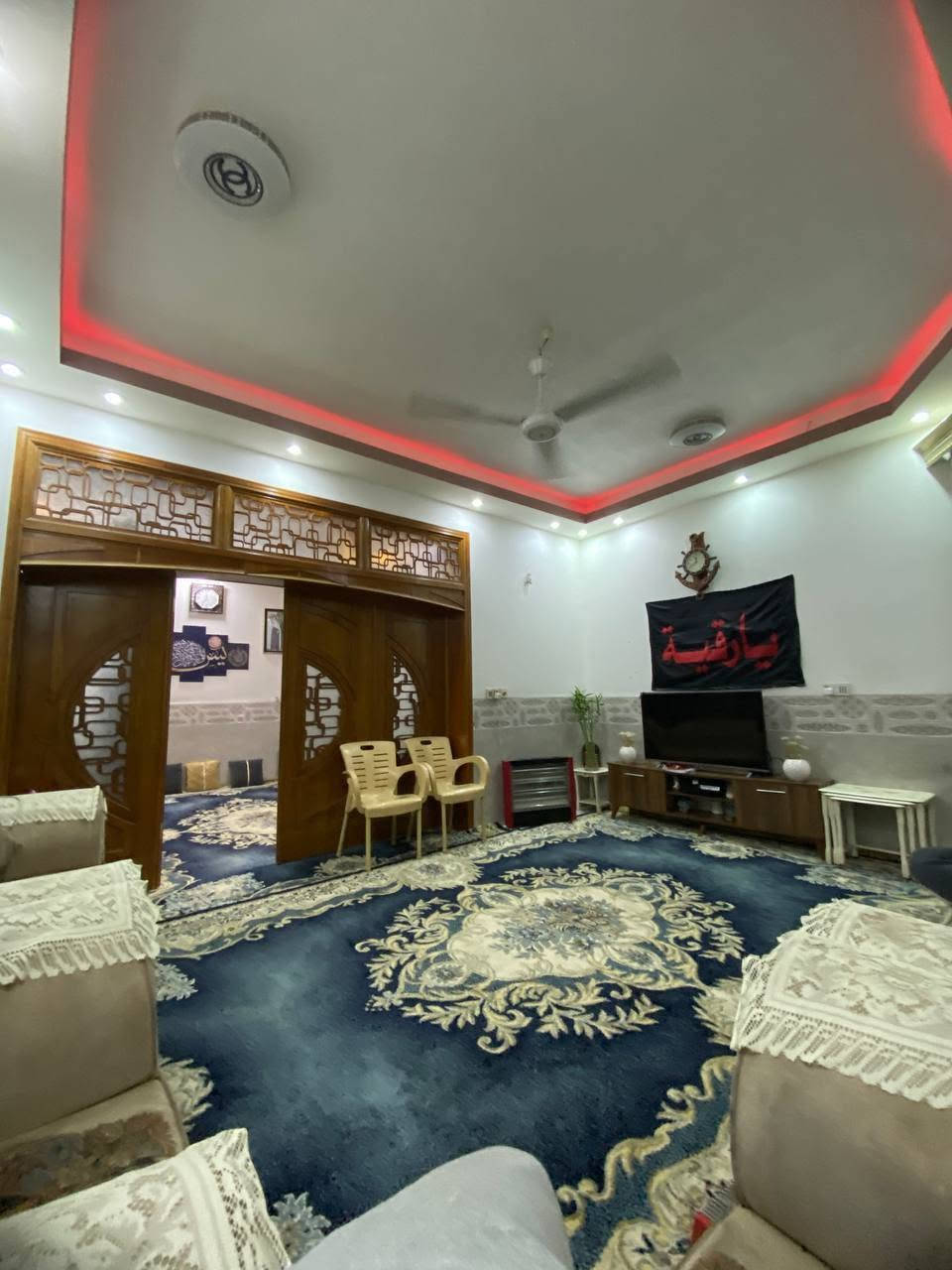 🏡 للبيع بيت سكني نظيف جداً – فرصة مميزة
📍 الموقع: كربلاء - حي السلام
✨ البيت يقع على ساحة

💰 السعر: 190 مليون

📐 المساحة: 100 متر
🛏️ 3 غرف نوم
🚿 3 مجاميع صحية
🏠 بناء 2022
✨ ديكورات جميلة وتشطيب مرتب
🧹 البيت نظيف جداً وجاهز للسكن
💡 يحتوي على صالة ومرافق متكاملة ومناسب للعائلة.

📸 الصور توضح حالة البيت وتشطيباته على الطبيعة.

📞 للاستفسار ومعرفه المزيد ***********
