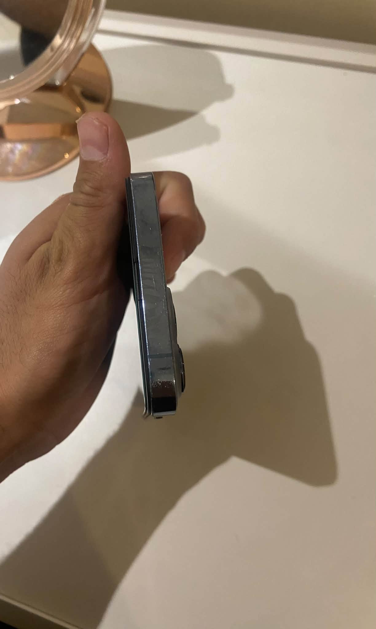 ايفون 13 pro max ذاكرة ٢٦٥ 
الجهاز اليوم بدلتله شاشه وبطاريه وضهر لان وكع ونكسرت الشاشه 
بطارية جديدة ١٠٠
ويا حافظه شكل ايفون ١٧ جديدة
السعر ٤٧٥ وبي مجاال 
مكاني بغداد حي الاعلام وماعندي توصيل

نص مكتوب في الصور:
- ٧:٢٢
- القطع والخدمة
- تجمع Apple سجل تاريخ القطع والخدمة، وهذا السجل يعرض معلومات عن هذا الـ iPhone وحالته وتفاصيل إصلاحه. معرفة المزيد...
- يتوفر تكوين
- البطارية
- تم اكتشاف بطارية جديدة. يرجى إعادة التشغيل لتكوين البطارية الجديدة لهذا الـ iPhone. معرفة المزيد...
- إعادة التشغيل والانتهاء من الإصلاح
- سجل تاريخ الخدمة
- الكاميرا
- غير معروف
- الشاشة
- ٧:٢١ حول الاسم iPhone إصدار iOS 26.3.1 (a) اسم الطراز iPhone 13 Pro Max رقم الطراز MLHC3ZA/A الرقم التسلسلي PMV9NY05D4 سجل تاريخ القطع والخدمة الأغاني الفيديوهات الصور السعة ٢٥٦ غ.ب. متوفرة ٢٣٧,٦٦ غ.ب. عنوان Wi-Fi DC:53:92:51:84:CE Bluetooth DC:53:92:3C:12:62
- ٧:٢١ حالة البطارية والشحن رسالة مهمة حول البطارية غير قادر على التحقق من أن هذا الـ iPhone يحتوي على بطارية أصلية من Apple. قد لا تكون التفاصيل الواردة من هذه البطارية دقيقة. لمعرفة المزيد الحد الأقصى للقدرة ١٠٠٪ هذا قياس لقدرة البطارية مقارنة بقدرتها عندما كانت جديدة. قد تتسبب القدرة المنخفضة بتقليل ساعات الاستخدام بين عملية الشحن والأخرى. أقصى قدرة للأداء الـ iPhone غير قادر على تحديد عمر البطارية. شحن البطارية المحسن للحد من استنزاف عمر البطارية، يتعلم الـ iPhone من عادات الشحن اليومية، بحيث ينتظر ولا يتجاوز ٨٠٪ حتى يحين موعد حاجتك إلى استخدامه. شحن البطارية المحسن متوقف حتى ٦:٠٠ ص.