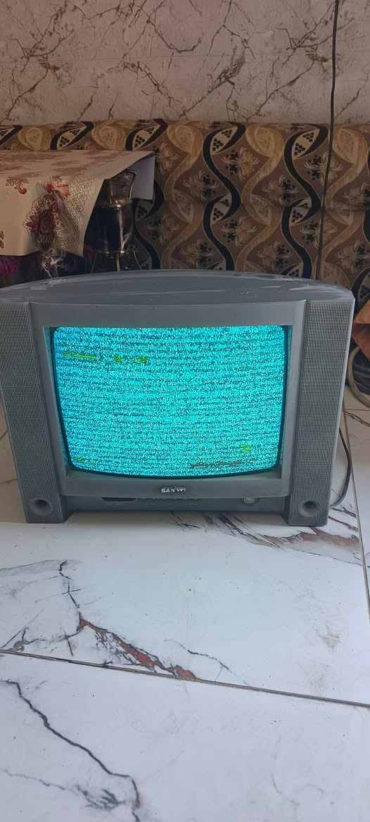 تلفزيونات للبيع شغاله سعر واحد 10 ***********
