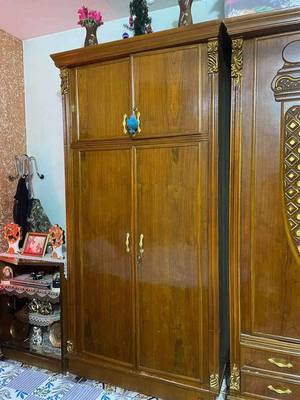 عندي غرفة نوم صاج تزكام لبيع ام 6 أبواب ملحق
السعر قيم بما يرضي الله 
اتصال 
***********
