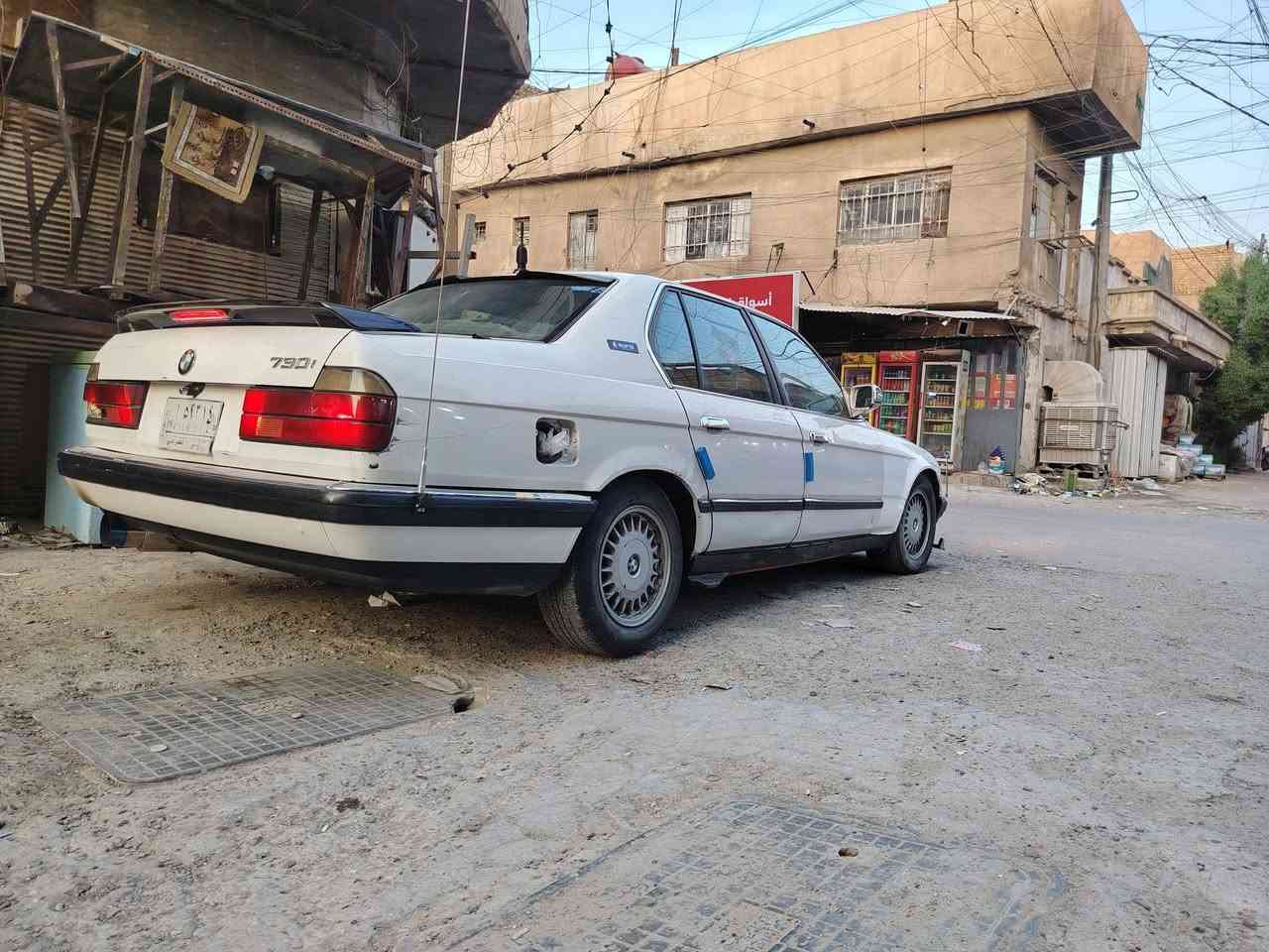 السلام عليكم موديل 92 حجم 730  تحويل ثاني يوم مكينة بيهة لاستيك ولف بس اول متشغل تبخر شوية وتكطع بدون تنقيص كير اوتو السيارة موضح كلشي بالفيديو عوزهة ترتيب بسيط السعر ٢٧ المكان بغداد ***********
