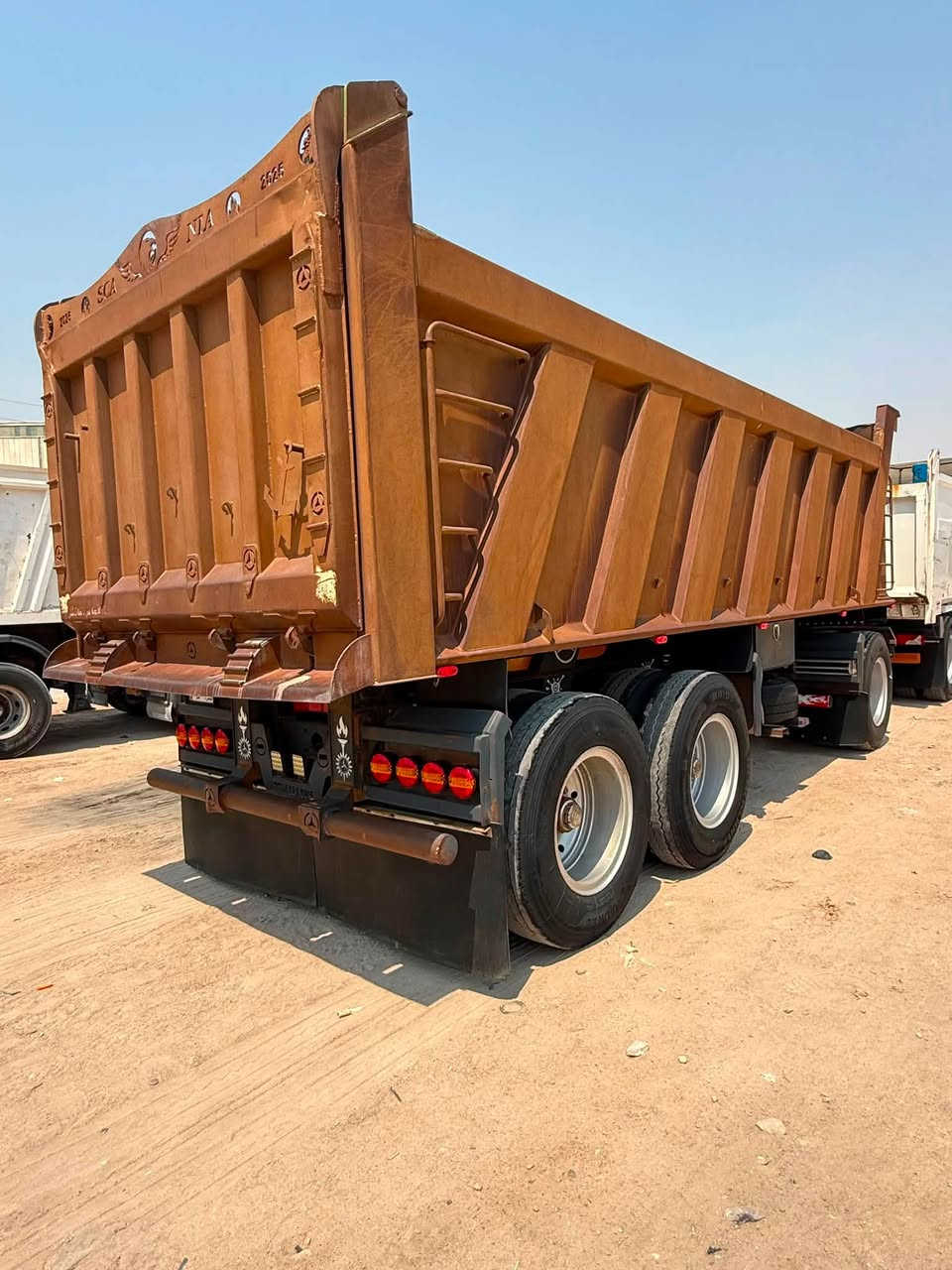 سلام عليكم مقطوره للبيع مكفوله مكلف بلنشر السعر 190$ المكان بصره ‭***********‬ جاهزه للعمل تخم تاير

