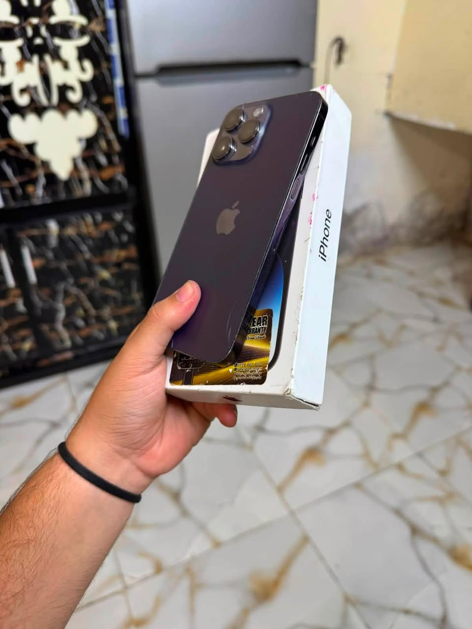 للبيع: ايفون 14 Pro Max
•  الذاكرة: 256GB
 •  البطارية: 100% مستبدلة
 •  اللون: البنفسجي 
 •  النسخة: شرق اوسط دبل سيم كارت
 •  الشاشة: مستبدلة 3 خيارات - لمس سريع
 •  الظهر: بي فطور ناعمة
 •  الشغال: اتصال ✅ سيم كارتات ✅ فيس ايدي ✅ كامرات ✅ واي فاي ✅
 •  الحالة: كله شغال بدون عطل او مشكلة. الباقي مكفول
 •  ملاحظة: تجي تفحص على راحتك
 •  السعر: 525 ألف وبي مجال
 •  للتواصل واتساب: ***********
 •  المكان: بغداد - مدينة الصدر
