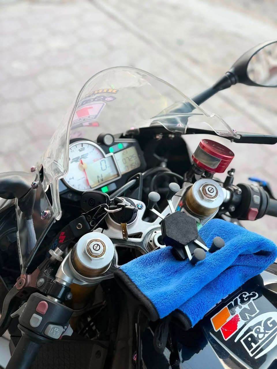 السلام عليكم دراجة بي ام1000rr موديل 2014 فول مواصفات مرقم بأسمي تحويل مباشر وارد أمريكي كلين بدون ضرر وصور مزادهة بل منشور مكفولة كفالة عامة سعر 83ورقة بيع فقط مكاني ناصرية مركز 
***********
