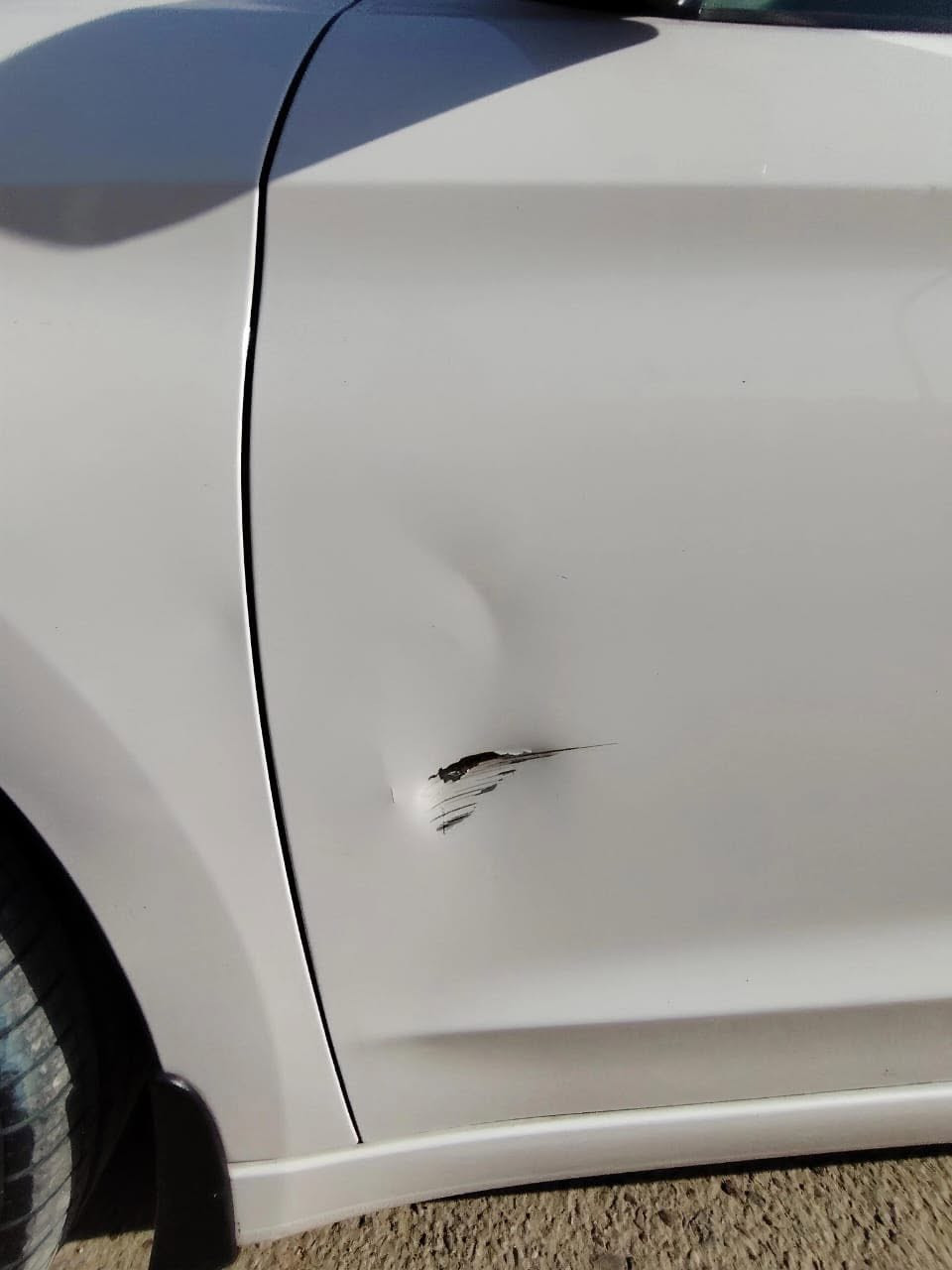 مواصفاتها 
 اشاير مري 
 تبريد قطعتين 
مري شفط 
شادلها لايت زينون
تخم تاير جديد وباتري جديد تبريد ثلج حداديه وصدر جديد
السياره بيها قطعتين صبغ اثر طخه بدون دواخل باب وجاملغ خلفي جهة العبري وبيها ملاحظات واضحه بالصور 
رقم اربيل سنويه منتهيه بأسم كردي شرط تحويل او وكاله

سعرها 115 وبيها مجال
 اتصال او واتساب ***********
