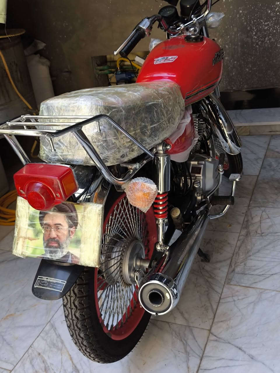 اربعه گير مديل 21
اللون~احمر
اوراق~اصولي كامله
الدراجه ع ايدي جديده تجي وتشوف بعينك 
شلعه معدل صاروخ 
مداريها كلش وضع شركه مملعوب بيها ابد 
ترايك للبصره 
بريك تايرات جدد 
السعر ~  ٩٢٥ 
وبيها مجال بسيط 
وبالخير ع الياخذها العنوان النجف الاشرف 
واتساب او تتصل ع الرقم ***********
