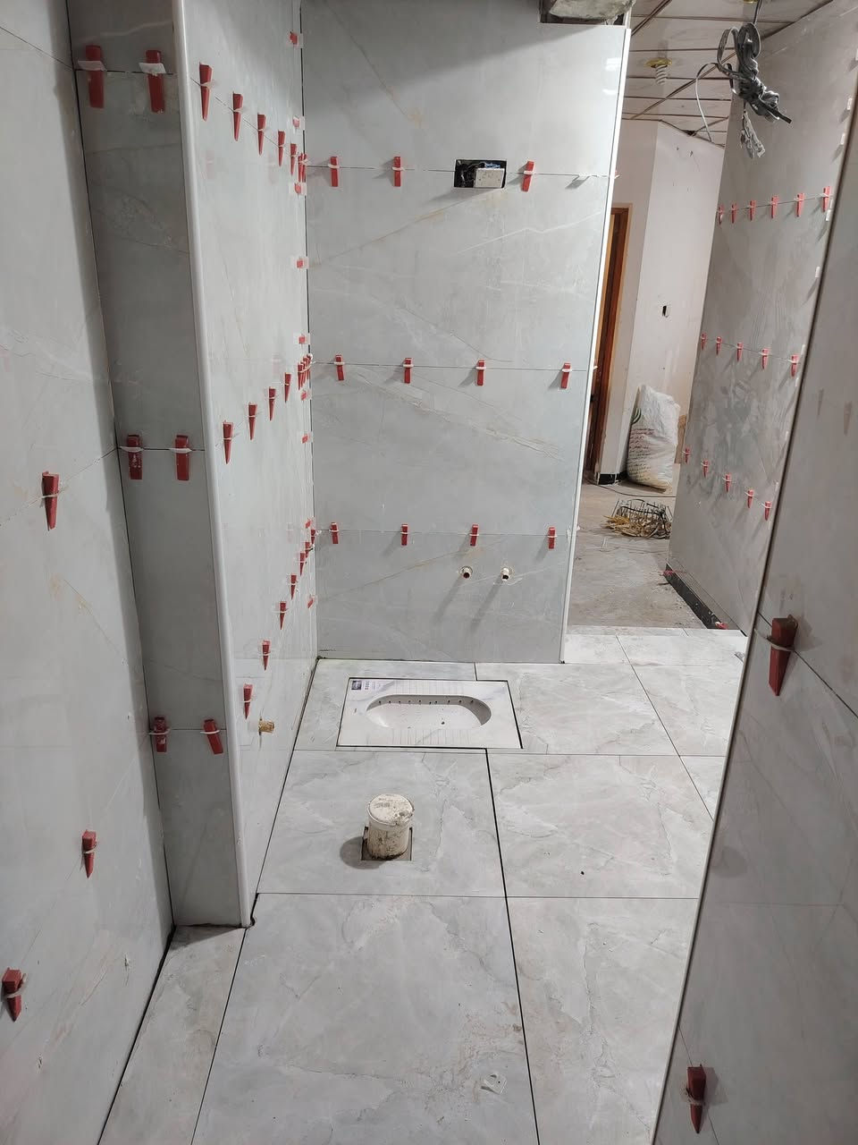خلفه لتطبيك السيراميك الجداري والارضي  (مادة - أسمنت - لوح) شغل درجه اولى وزن ليزر متفرغ حالياً مع الالتزام ومخافة الله بالعمل والخاص مفتوح هذا رقمي *********** بي واتساب
