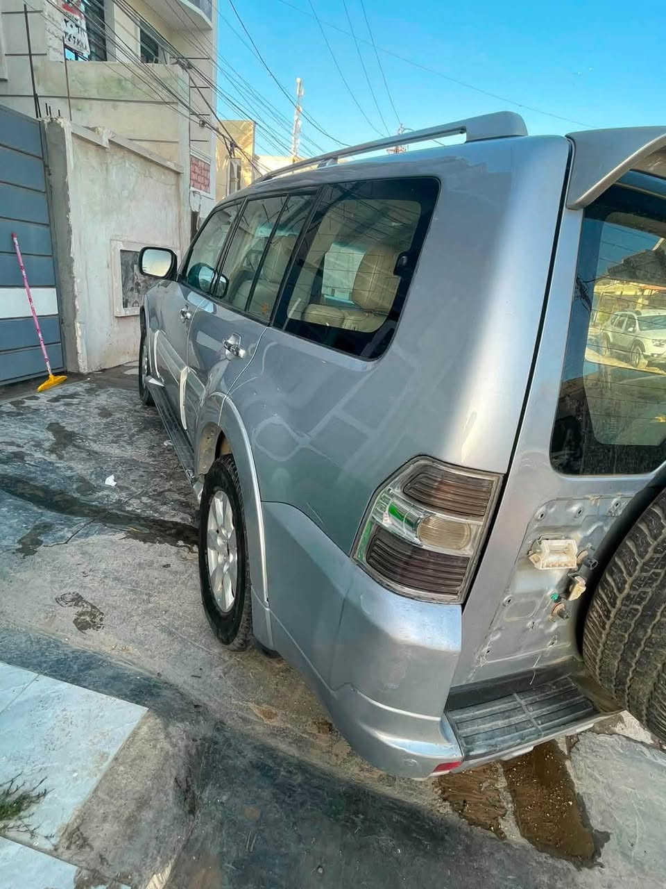 باجيرو للبيع سلفر ٢٠١٠ قطعة صبغ فول حبتور محرك ٣٥٠٠ السعر ١١ ونص ألف دولار هاتف *********** مكاني بغداد حي العدل

