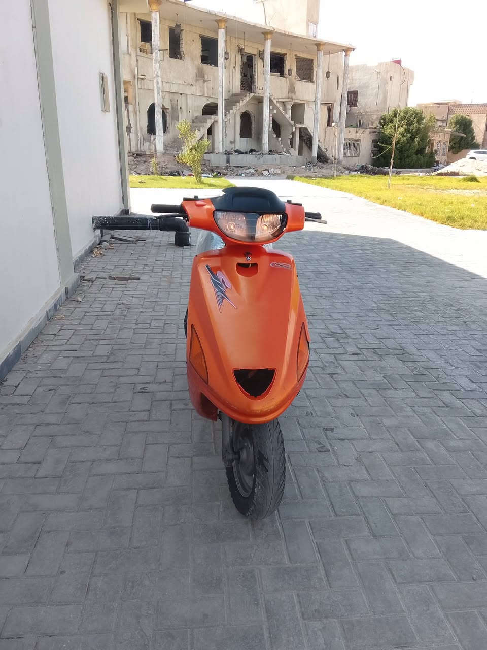 دراجة. فراشه جاهز من كلشي من طول الطول كيلو متر شغال مال بنزين شغال شاير لايت عالي ناصي سلف هندر يعني يي نقص مابيه مكينه خير من الله ناعمه كلش بس عندي بل كزوز اكو صوت شرط نص نكره سلف شوكت مايعجبك تايرات مامي خلفي جديدات دبلات قفل صندوك وقفل سكان شغلات بعدهي عله البلاد دراجه محتاج وريد ابيع350وبيه مجال عنواني بصره ***********
