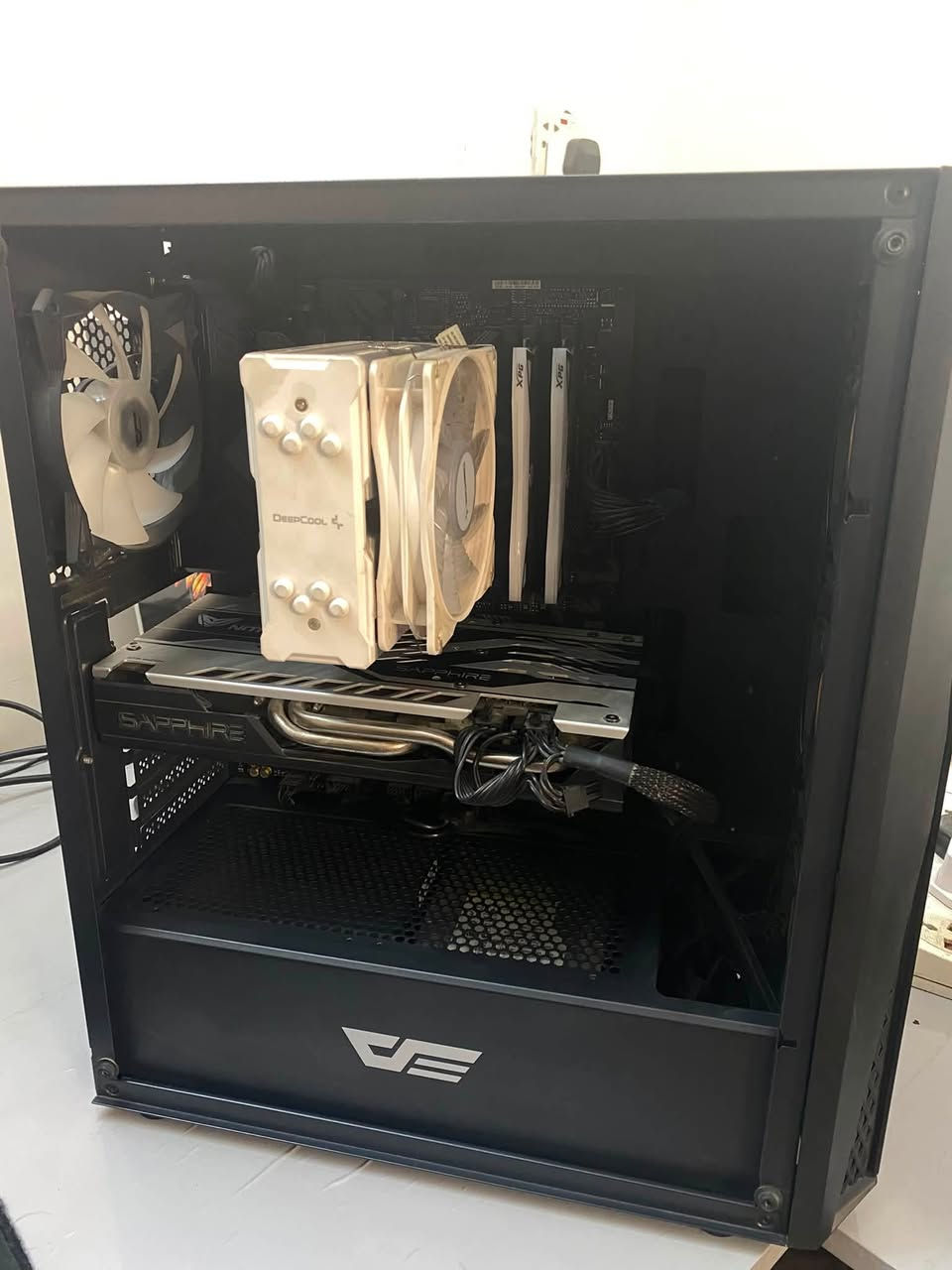 تجميعة مستعملة للبيع
المواصفات : 
CPU : Ryzen 5 4650G pro (6 cores / 12 threads)
MB : Asus tuf B450-PLUS GAMING
GPU : Radeon RX 580 8GB Sapphire
RAM : XPG Spectrix D60G (16GB DDR4 8*2)
STORAGE : Adata SU750 (1TB)
POWER SUPPLY : Asus TUF GAMING 550W Bronze
CASE : Dark Flash 352 plus

Maximum CPU temp : 76°C
Maximum GPU temp : 77°C

الفان الفوك مرات تشتغل ومرات توكف، بالنسبة لباقي القطع نظيقة ومابيها شي، كلشي موضح بالصور
كل كراتين القطع موجودة
السعر : 450 الف وبيها مجال
مكاني بغداد - حي الحسين
للأستفسار : ***********
