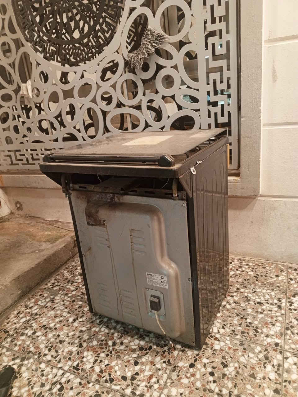 سلام عليكم للبيع طباخ يحتوي على 4 عيون شغال ويحتوي على فرن على غاز شغال جداحه شغاله مكان بغداد حي الجهاد سعر خاص 
***********
