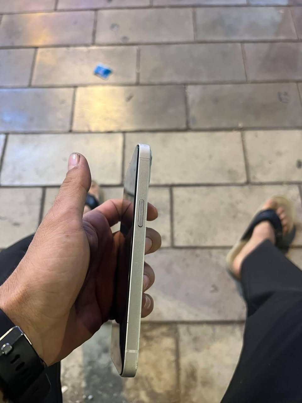 تفاصيل موجودة بلصور 13 مبدل شاشه اصلية فيس ايدي شغال 128
***********

نص مكتوب في الصور:
- 9:43 38 الانتهاء من الإصلاح اضغط على متابعة لإكمال تكوين القطع المدرجة أدناه. شاشة العرض هذه قطعة أصلية من Apple. متابعة إلغاء
- ٢٢:٣٧ القطع والخدمة تجمع Apple سجل تاريخ القطع والخدمة، وهذا السجل يعرض معلومات عن هذا ال iPhone وحالته وتفاصيل إصلاحه. معرفة المزيد... يتوفر تكوين الشاشة تم اكتشاف شاشة جديدة. يرجى إعادة التشغيل لتكوين الشاشة الجديدة لهذا ال iPhone. معرفة المزيد... إعادة التشغيل والانتهاء من الإصلاح سجل تاريخ الخدمة البطارية مستعملة