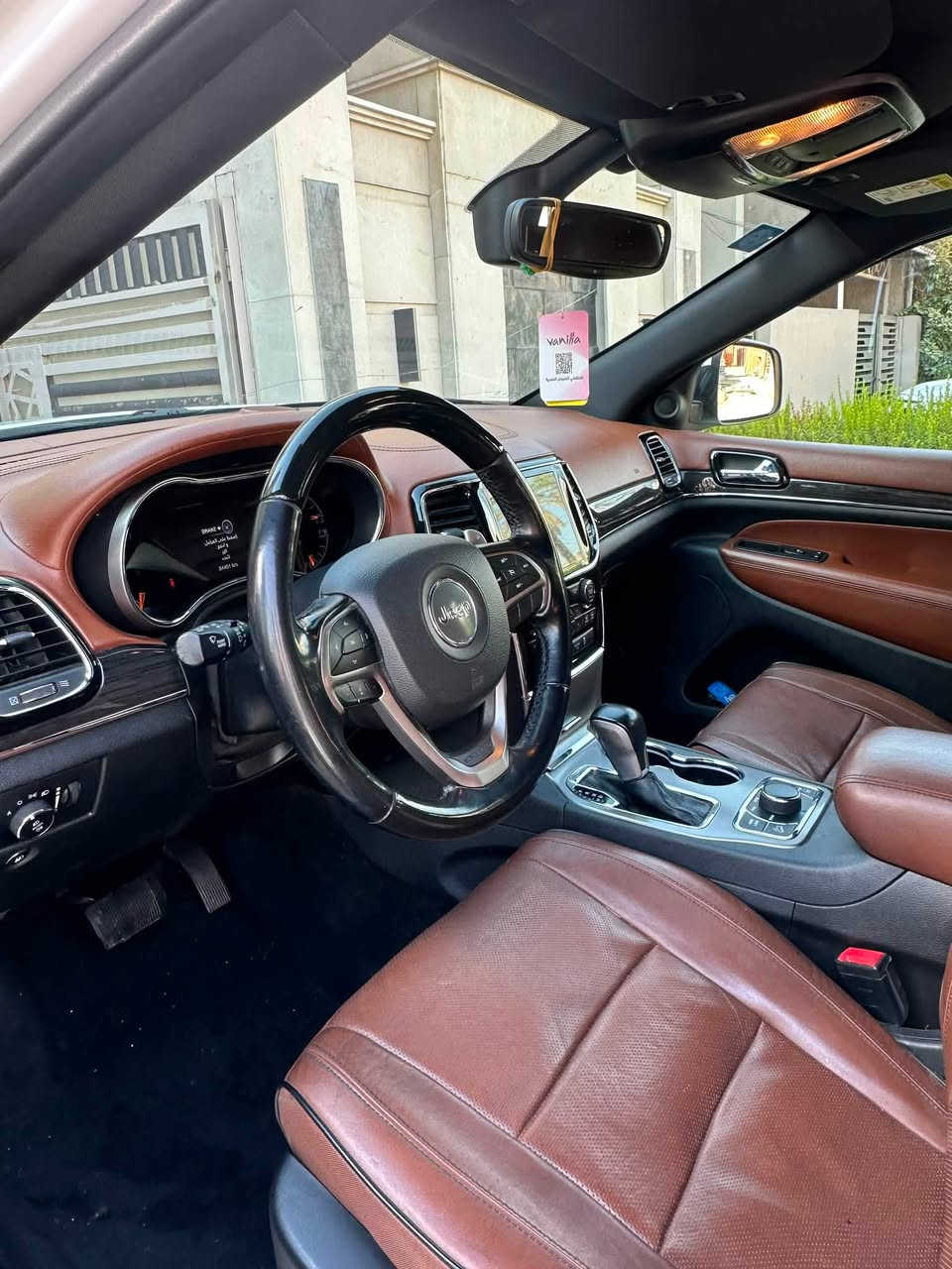 جيب كراند شيروكي اوفر لاند (هارلم) 

  مديل 2021
* وارد خليجي
* محرك 3.6L V6 Pentastar
* قوة 295 حصان
* قير أوتوماتيك 8 سرعات
* دفع رباعي 4×4
* ماشية 84,000 كم
* نظام Quadra-Lift للرفع والخفض
* نظام دفع Selec-Terrain بأوضاع متعددة للقيادة
* فتحة سقف بانوراما
* داخلية جلد Nappa فاخر
* مقاعد أمامية كهربائية
* تبريد وتسخين المقاعد
* ذاكرة للمقاعد
* دركسون كهربائي
* دركسون جلد مع أزرار تحكم
* شاشة Uconnect
* Apple CarPlay / Android Auto
* كاميرا خلفية
* حساسات أمامية وخلفية
* مثبت سرعة
* تشغيل ودخول ذكي
* تشغيل عن بُعد
* مرايا كهربائية
* باب خلفي كهربائي
* جنوط خاصة بفئة Overland
* إضاءة LED
* نظام صوت فاخر
* تكييف أوتوماتيك
مكفوله السياره 
* السيارة نظيفة جداً واستخدام شخصي 
السياره بسمي تحويل ثاني يوم 
العنوان بغداد 
الرقم ***********
السعر 31.000$ وبي مجال للطيبين
