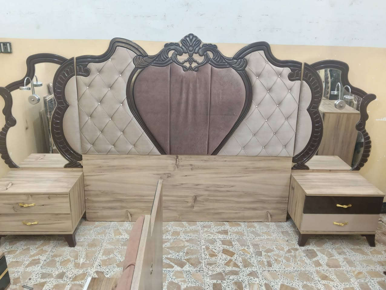 غرفة ترکية نضيفه كلش 8 قطع صبغ حراري اصلي وبرقي جوي حديد وجام ليزري ولون مميز وخشب ثقيل السعر 550 وبيه مجال بسيط اتصال علا الرقم/***********//***********// مكان فلوجه
