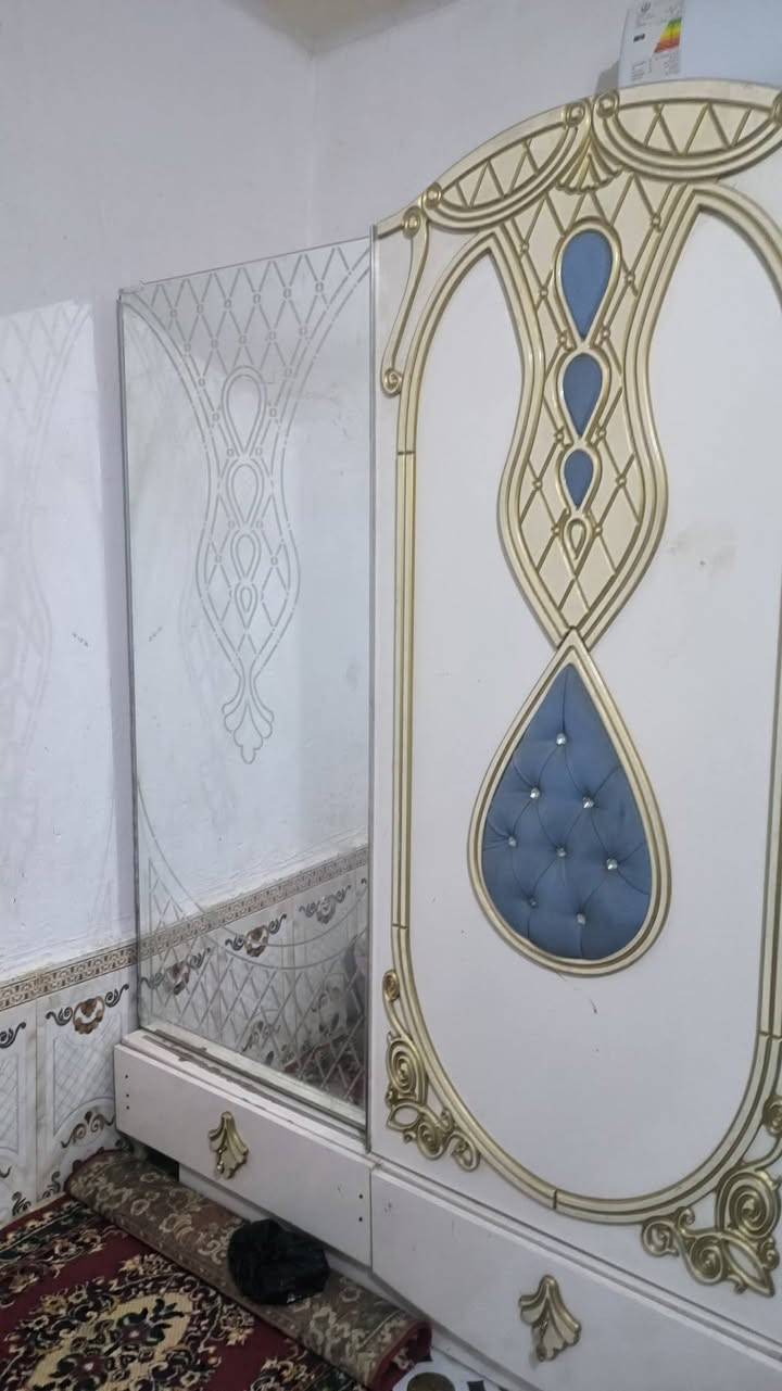 كنتور سلايت للبيع
العرض 2متر ونص 
وثلاث جرارات جوه
السعر 50
الناصريه حي الخضراء مقابيل الشركه الهنديه
للتواصل:***********
