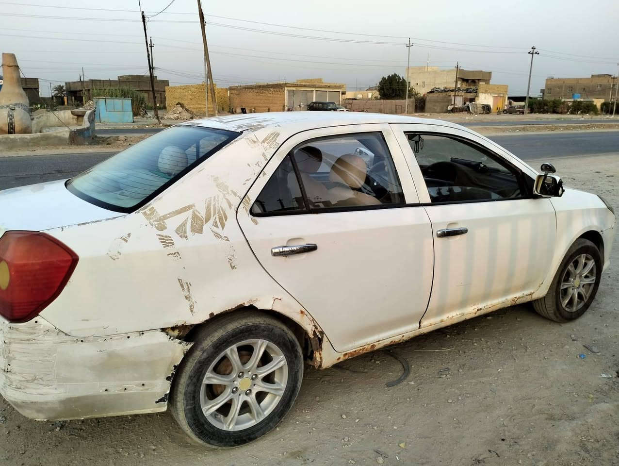 للبيع: جيلي سيدان موديل [2011]
​النوع: جيلي (Geely)
​الطراز: MK
​المحرك: 1.6 لتر، 4 سلندر
​ناقل الحركة: يدوي (مانيوال)
​اللون: أبيض
​اللوحة: بابل القاسم  جمعيه ( العراق)
​حالة السيارة:
السيارة بحالة ميكانيكية جيدة، تعمل وتسير بشكل نظامي. المحرك والجير بحالة ممتازة. السيارة بحاجة لبعض الاهتمام التجميلي البسيط (سمكرة وبويا وتنظيف داخلي) لتصبح بحالة مثالية.
​
​يوجد بعض الصدأ في الرفارف الخلفية كما هو معتاد في هذا الموديل.

كامل الاوراق اصوليه وكامله  وصاحب السياره من اهالي الديوانيه ويمكن التحويل بالاتصال مع صاحب السياره الاصلي ونطيك رقم المالك الاصلي بعد الشراء 

​السعر المطلوب:
22 ورقة 
السعر قابل للتفاوض للجادين بالمعقول.
​
للتواصل والاستفسار:
يرجى الاتصال على الرقم: [***********]
(متوفر أيضًا عبر واتساب)
