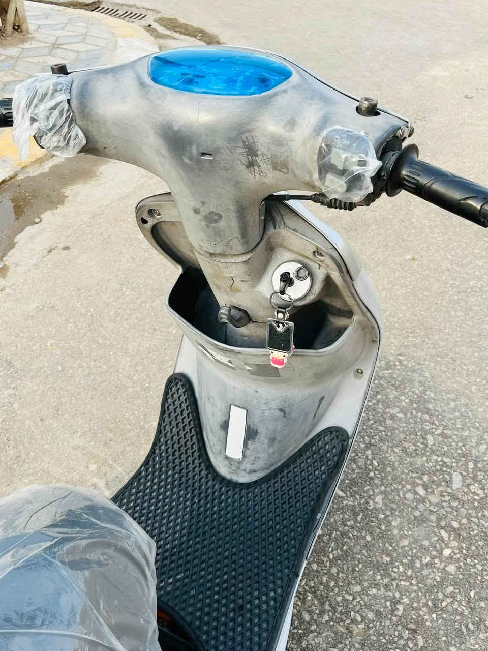 سلام عليكم 
ماكس منغولي للبيع 🛵
الدراجه فول ملاح كفاله ختم واحد وي المكينه الدراجه صارله شهر  ونص من نازله من الرمبه نضيفه حيل نكره سلّف كهربائيات كلها كامله 👍🏿

السعر 775 
العنوان : الديوانيه قضاء الدغارة 
للاستفسار *********** ☎️
