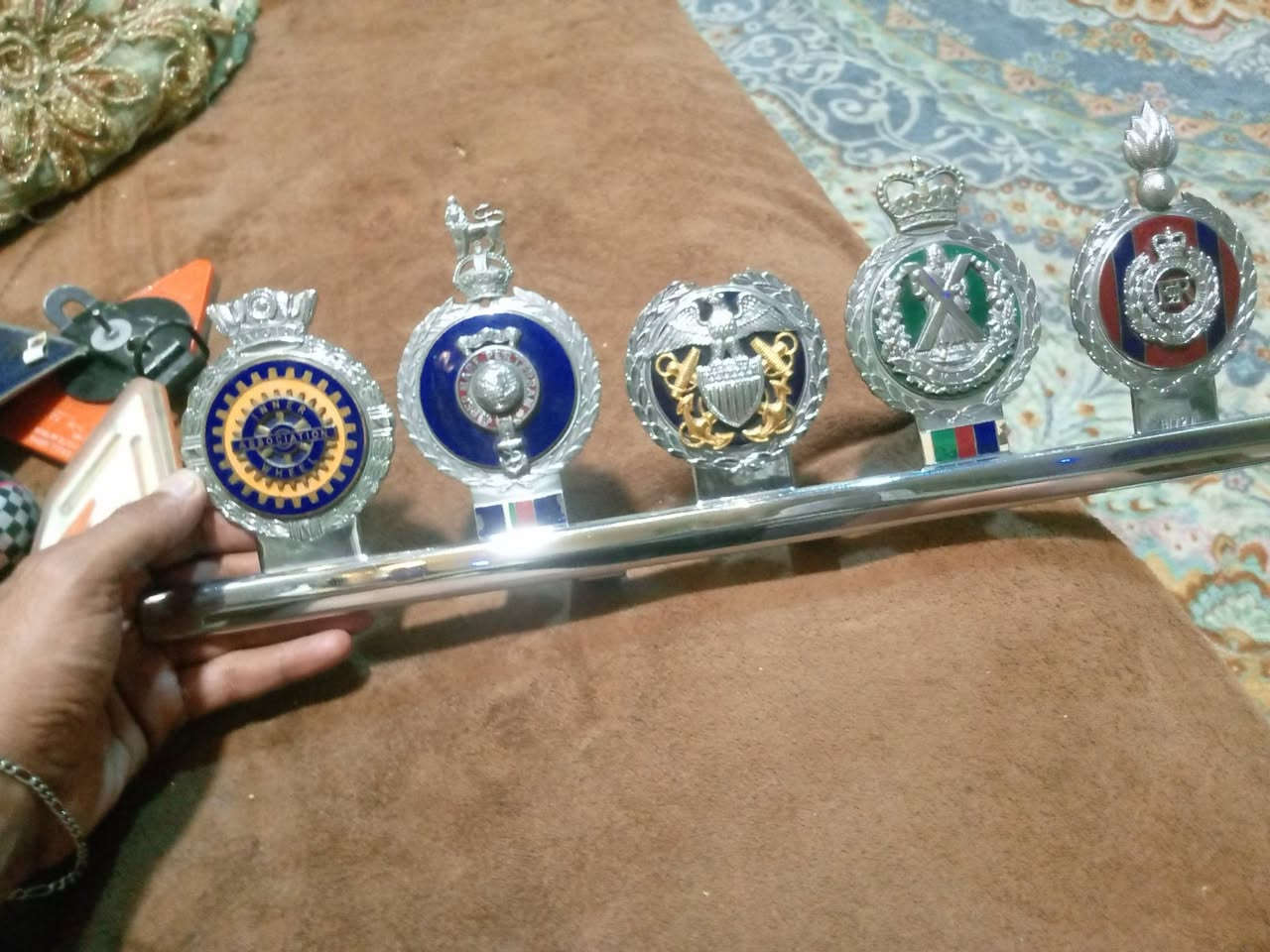 بوري  وباجات اصلي اسلايت  مع براغيه فحص
الباجات كلهن اصلي اصلي فحص  ومختلفات  عددهن 5
ابيع. كامل.  او مفرد 
للاستفسار ***********
