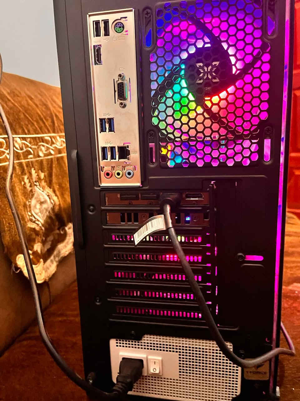 السلام عليكم 
للبيع فقط 
مواصفات 
I5 14600kf
Asus dual rtx 4070 12gb 
Samsung 990 pro 1tb m.2
SSD 1tb m.2
Teamgroup delta force 32 16x2 3600mhz ddr4
Deepcool le520 white
Thermalright 1000w platinum 
Asus prime b760 m-k d4
Xigmatek gaming x
السعر 1400 

شاشة Samsung odyssey g4 1080p 240hz 27inch
السعر 250الف 

الكيبورد attack shark magnetic و ماوس glorious model o 
اثنينهم ب 50
المكان الديوانية 
***********
