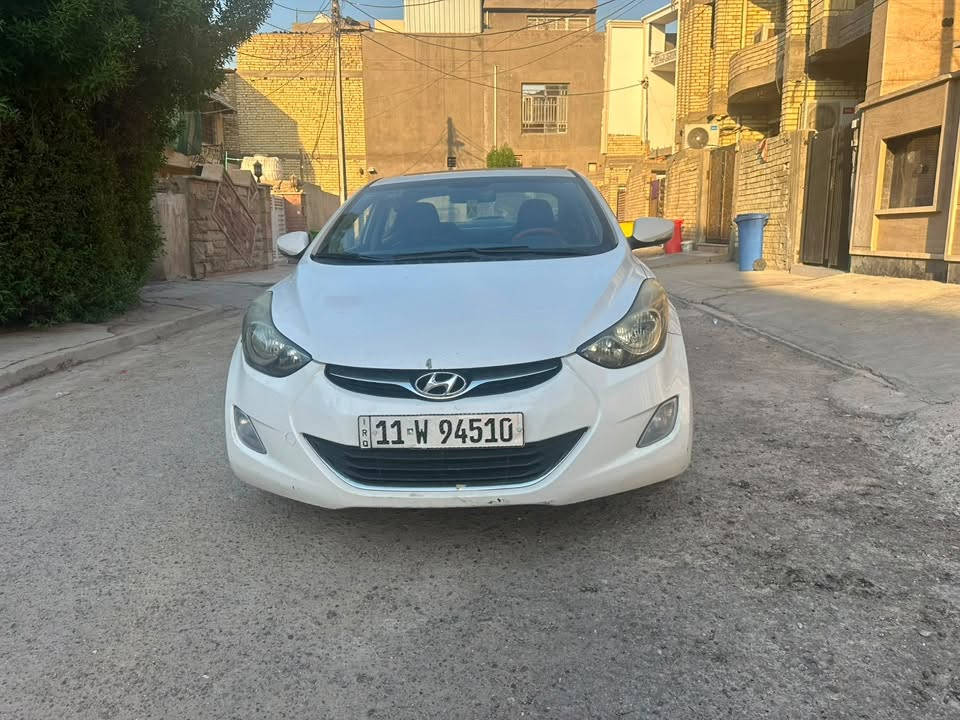 السلام عليكم
كيا افانتي للبيع ٢٠١٣ 
سياره خليجي 
كلير ٤ قطع  
مكاني الدورة
للتواصل 
***********
