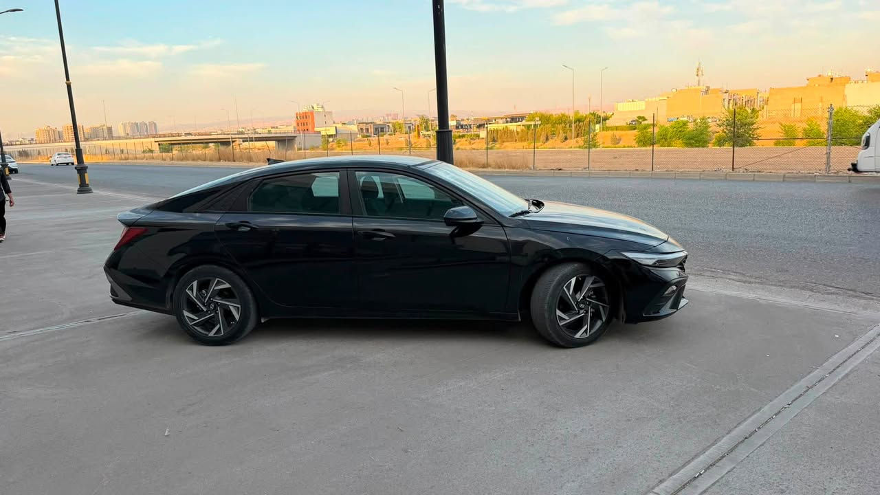 Elantra 2024 ألنترا
سياره فحص مؤقت تترقم شمالي او تترقم محافظات 
سياره نضيفه كلش وكلشي بيها بلاد 

سياره ماشيه 54 الف كيلو متر
حادثها بونيد مبدل بلاد وراس جاملغ مصبوغ 
للأستفسار 
***********
