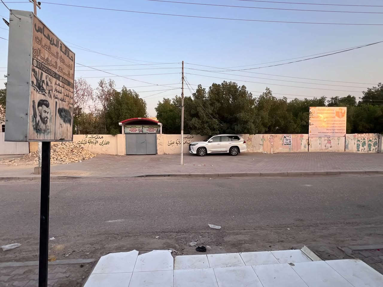 البيت للبيع المساحة 312م
يحتوي ع محلين مقابيله مدرسة وروضه
موقعه تجاري سنة البناء 2019 العنوان حي المعلمين الجديد الفتحه الاولى 
للاستفسار ***********
