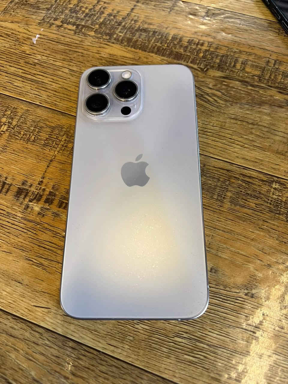 ايفون 15 برو ماكس📱
 ذاكره 256 بطاريه 88‎%‎ واحد سيمكارت👀
شاشه بيها نقط سود ثنين فقط وكلاسه مكسوره
سعر 750 بي مجال بسيط
استفسار اتصال 
‏‭***********
او وتساب 
مكان الجهاز بغداد حي العامل
