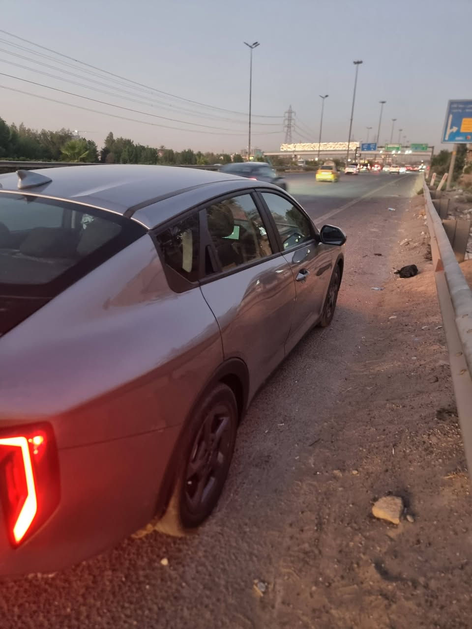 سلام عليكم k4 موديل2025 وارد امريكي محرك2000 دوش ماشيه 33الف ميل سياره ليبل واحد حادث خلفي صبغ فقط قبخ الصندوق سعر165 مكان بغداد الدوره  للبيع او مراوس للاتصال ***********
