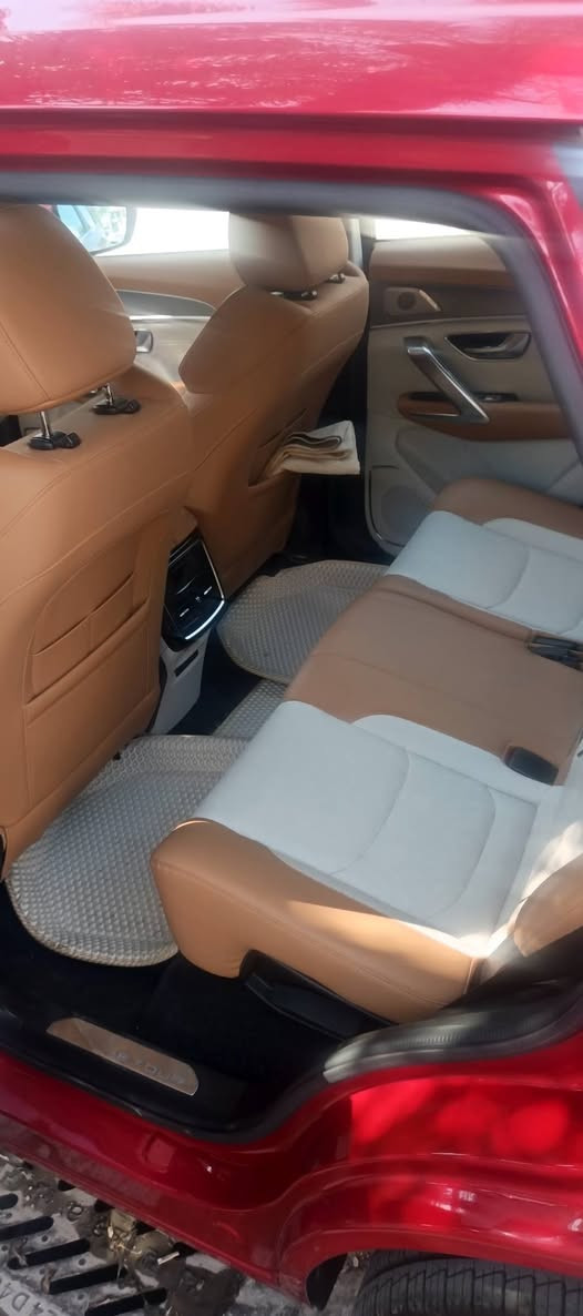 ‏جيتور   jetour x70 plus   1.6L 
‏الموديل: 2023
‏اللون:احمر
‏العداد: ٨٠٠
‏رقم السيارة اربيل 
‏سنويه رقم وهزه جديد
‏مكان السيارة - بغداد
‏للتواصل : ***********
‏المواصفات
‏* إطارات قياس 20 إنچ
‏* فتحة سقف بانوراما
‏* مقصورة الركاب من الجلد الفاخر
‏* مقعد السائق والراكب كهربائية
‏* مقعد السائق مع ذاكرة لحفظ وضعيات الجلوس
‏* مقعد السائق تدفئة وتبريد
‏* مقعد الراكب تدفئة وتبريد
‏*المقاعد الخلفية تدفئة
‏* كاميرات محيطية 540 درجة
‏* شاشة التحكم بقياس 15.6إنچ
‏* * شاشة القيادة بقياس 8 إنچ
‏* نظام أوامر وتحكم صوتي
‏* رادار تفاعلي
‏* تحذير مغادرة المسار
‏* نظام القيادة شبه الذاتية
‏* نقطة عمياء
‏* نظام تحذير الاصطدام الامامي والخلفي
‏* إنارة محيطية
‏* إنارة ترحيبية
‏* المرايا الجانبية قابلة للطي كهربائياً
‏* شاحن هاتف لاسلكي سريع
‏* خاصية إغلاق الشبابيك وفتحة السقف عن بعد
‏* مصابيح أمامية أوتوماتيكية زينون مع مصابيح نهارية LED و التلقائي مع الضوء القريب والبعيد
‏* مسند الذراع الوسطي مع ثلاجة
‏* دخول ذكي (بصمة)
‏* صندوق كهربائي
‏• الفرامل اليدوية الاوتوماتيكي Autohold
‏* وضعيات قيادة متعددة
‏*6 وسائد هوائية
‏* موسيقى ترحيبية
‏* عتبات الأبواب مضيئة
‏* نظام تنقية الهواء مع شاشة لعرض البيئة الخارجية
‏* حساس للمطر
‏      
‏
