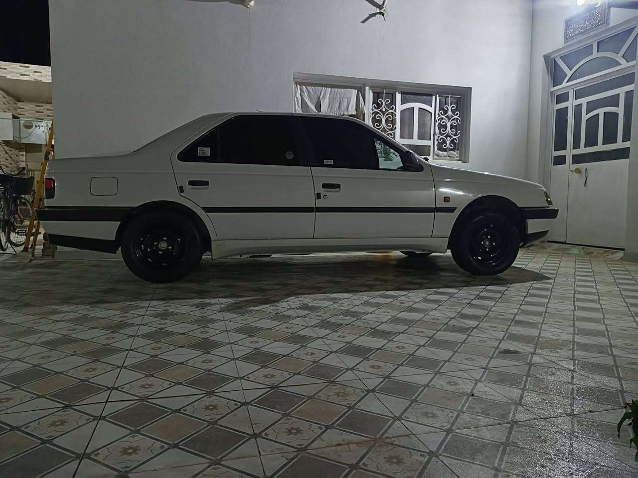 السلام عليكم..
بيجو 405 GLX موديل 2012 كفاله من الصبغ والتبديل والفتح كهربائيات وضع شركه رقم دولي بأسمي ماشيه 120 حقيقي گير محرك حداده تبريد كفاله باتري جديد مكان السياره ديوانيه ..

*********** للاستفسار
