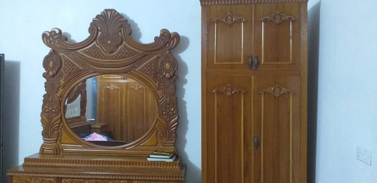 سلام عليكم
بيع مستعجل غرفة خشب عراقي ثقيل نظيف ٦ أبواب ملحق مع تواليت بلازما 750 بيها مجال 
***********
