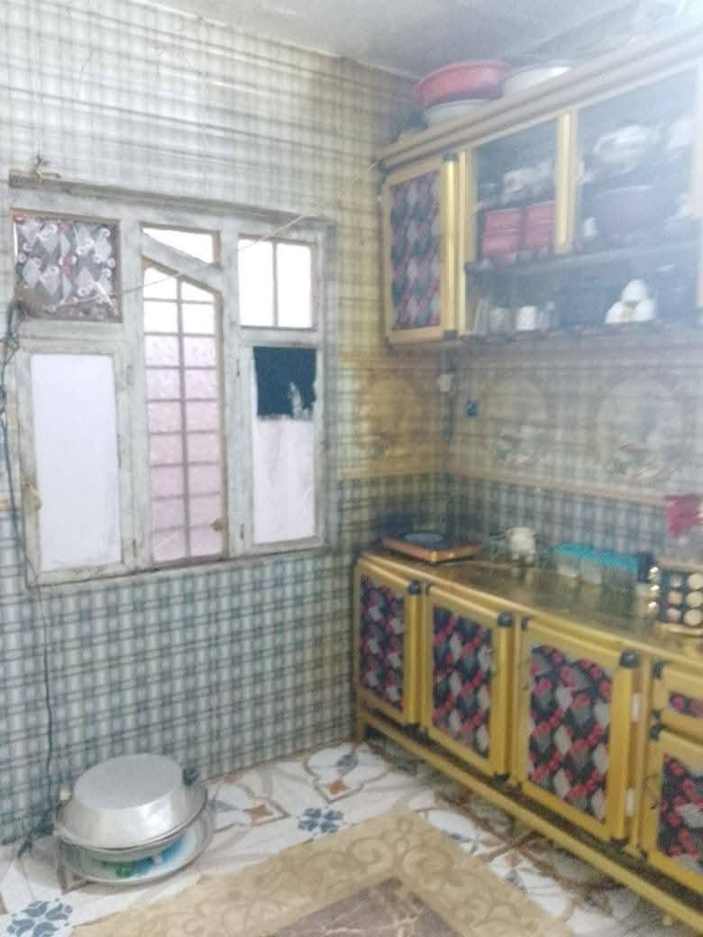 بيت زراعي للبيع المساحة 200 متر بناء بلوك والسكف اعكاده بيت مرتب صاله وغرفتين واستقبال وطارمه كبيره منطقة ال زبون  الخدمات ماء مجاري كامله البيت جاهز للسكن اي استفسار اتصل على صاحب البيت ***********
