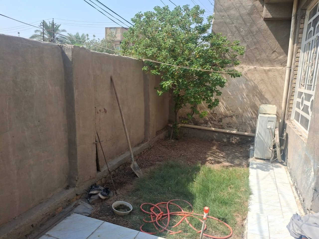بيت للبيع مساحه 200م قريب جدا على شارع ام البنين استفسار على الرقم ***********
