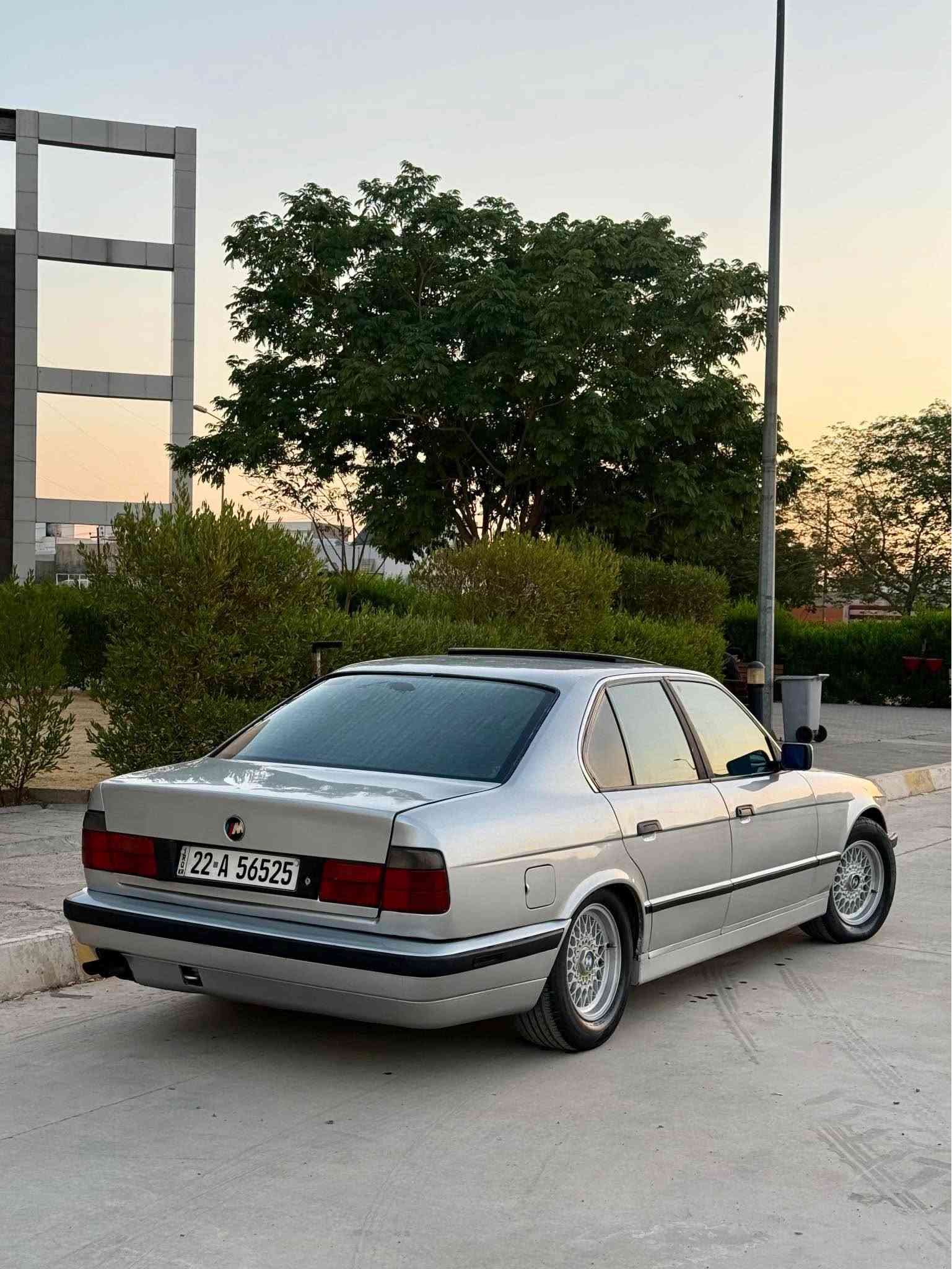 بي ام دبليو موديل 1991 
حجم محرك  525 ( كير اوتوماتيك )

سعرا  52 مجال قليل
مكان كركوك داخل المدينة

سيارة مصبوغ عام لجمالية 
فول مواصفات سلايد داخل رصاصي و اوتوماتك كير محرك شرط 

سنوية رقم هزة كلهم جديد لحد 2030
شرط تحويل و وكالة

 اسيا  ***********
 كورك *********** كركوك, العراق
