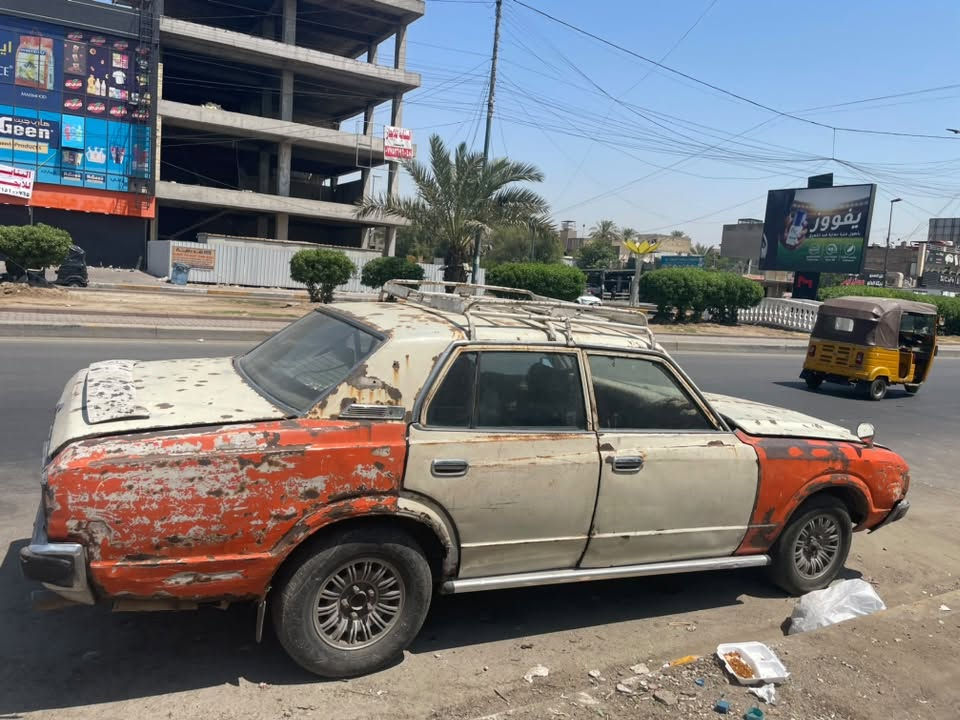 سيارة كراون للبيع كوم حديد  السياره شغاله السعر مليون وبيه مجال *********** مكان السياره بغداد الطالبيه
