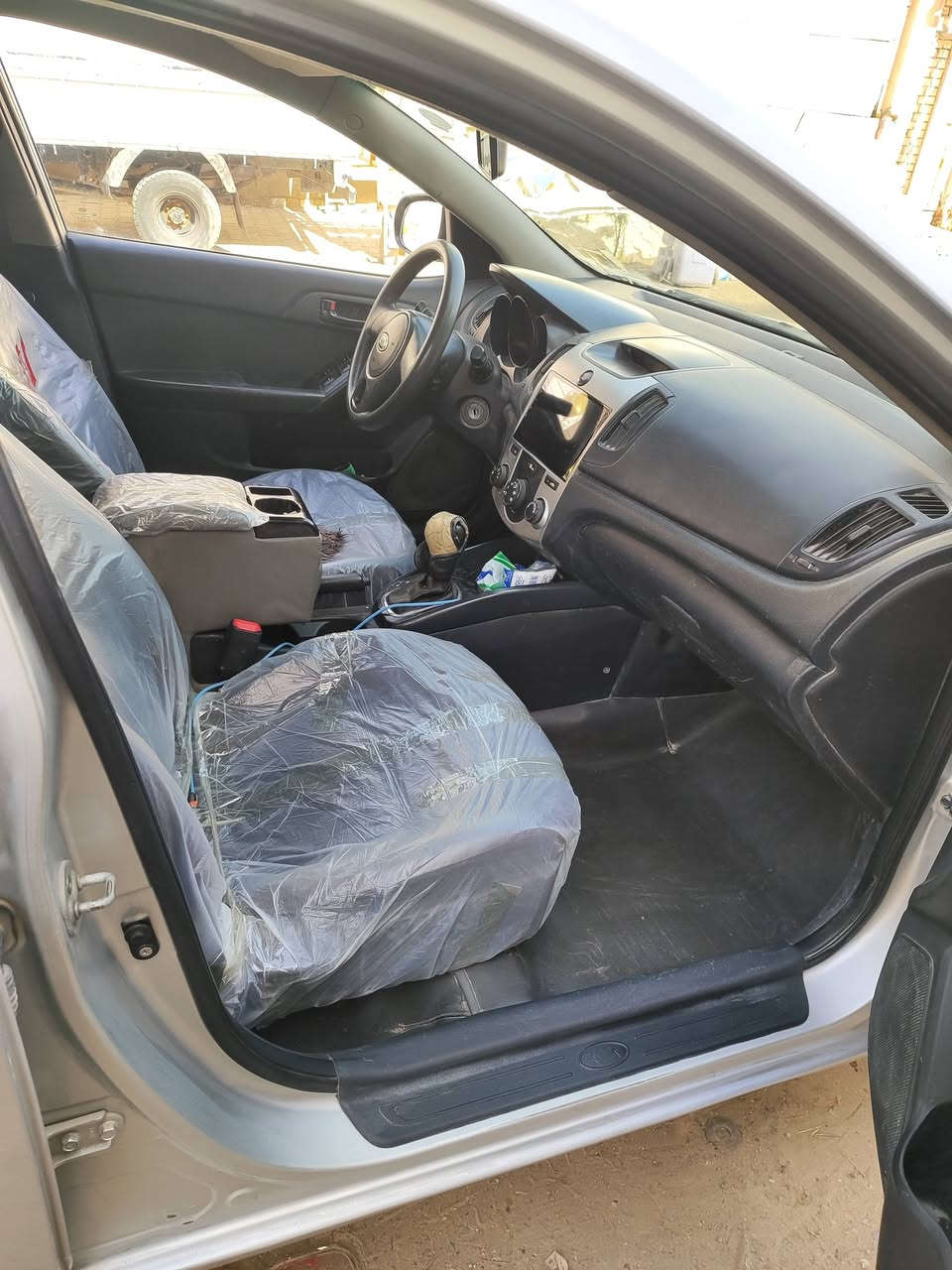 سلام عليكم 
سيراتو مديل 2013 خليجي بيها قطعتين جاملق السايق ولبنيد 
مكينة گير نضاف  مكاني نجف حي ميسان السعر (80) بيها مجااال 
شراي ع رقم ***********
