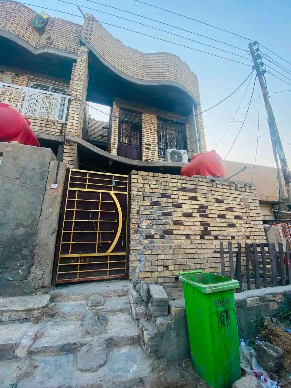 السلام عليكم
بيت بمنطقه الالفين 100متر
طابو صرف بيت قاطين قاط الاول كامل مكمل
قاط الثاني بس هيكل 
موقعه كلش حلو تكعد بي تشتري جارك هم 🏅
بناء 2017🏡……….
للاستفسار خاص او واتساب الرقم⬇️
***********☎️.

