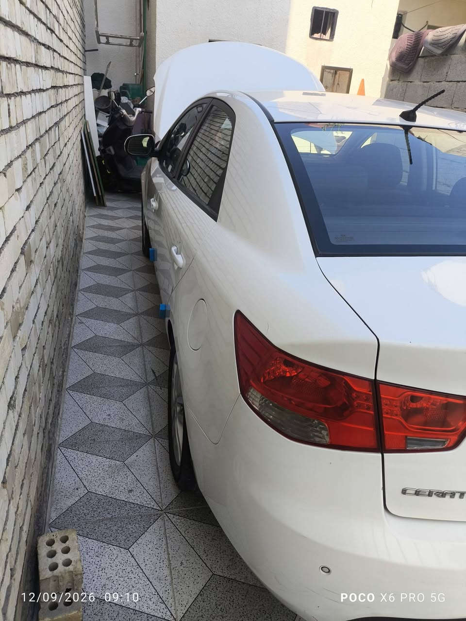 سلام عليكم عندي سيراتو خليجيه موديل 11 السياره بيه قطعه وحده صبغ او طخه خفيفه بل باب الخلفي وره الصدر السياره جديده مامتعوبه گير محرك تاير صدر تبريد على وضع الشركه السياره ماشيه 142 قابله للزياده السعر 95$وبيه مجال السياره رقم اربيل بأسمي *********** مكاني بغداد زعفرانيه سعيده

نص مكتوب في الصور:
- 12/09/2026 09:11 POCO X6 PRO 5G
- 12/09/2026 09:10 POCO X6 PRO 5G
- 12/09/2024 09:09
- POCO X6 PRO 5G
- 12/09/2026 09:10
