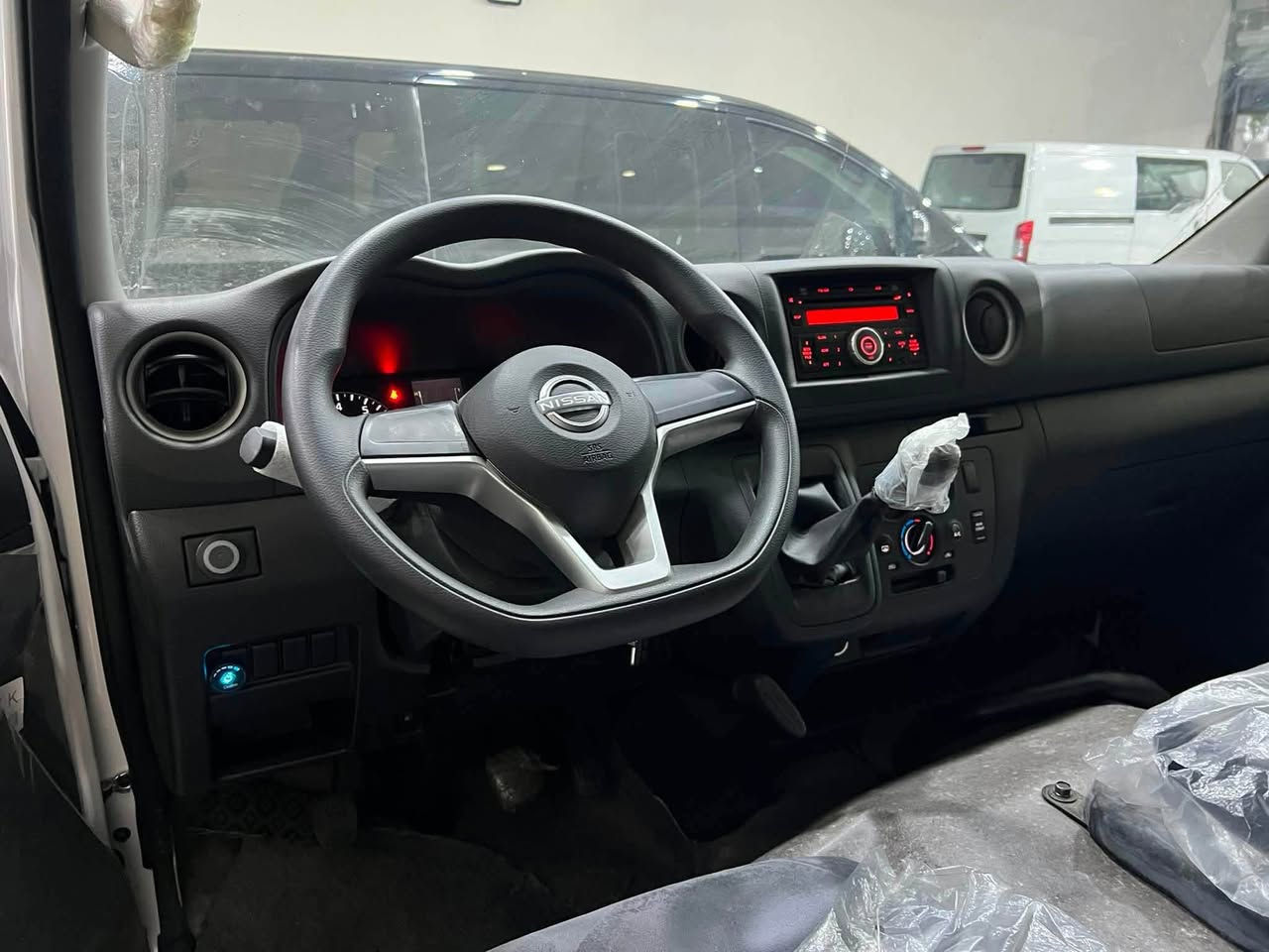 نیسان ئورڤان مۆدێل 2025 
سەیارەکە 11000 هەزار کم رۆیشتووە 
بێ سبوغ  بێ سارد 
گێر و مەکینە بەشەرت 
سەنەوی و رەقەم نوێیە 
بەناوی خۆمە
*********** أربيل, العراق
