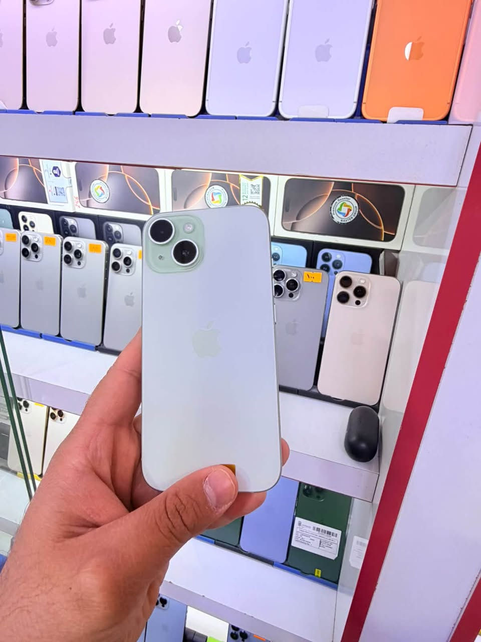 iPhone 15
شرق اوسط وكالة دبل خطين استخدام بناتي اخو الجديد بعده 🔥
بطارية 95 الذاكرة 128 
مكفول وضمان سنة ونظيف جدا 🩶
((( اكتب تم يجيك السعر مباشرة ))) 
 وشعندك للبيع او مرواس نشتري كلشي عنواني النجف ***********

نص مكتوب في الصور:
- ١٠:١٥
- البطارية
- حالة البطارية
- عادية
- تعمل بطارية iPhone هذه على النحو المتوقع. حول البطارية والضمان...
- الحد الأقصى للقدرة
- ٪٩٥
- هذا قياس لقدرة البطارية مقارنة بقدرتها عندما كانت جديدة. قد تتسبب القدرة المنخفضة بتقليل ساعات الاستخدام بين عملية الشحن والأخرى.
- عدد الدورات
- ١٧٨
- هذا هو عدد مرات استهلاك iPhone لقدرة البطارية.
- معرفة المزيد...
- تاريخ التصنيع
- كانون الثاني ٢٠٢٤
- أول استخدام
- نيسان ٢٠٢٤