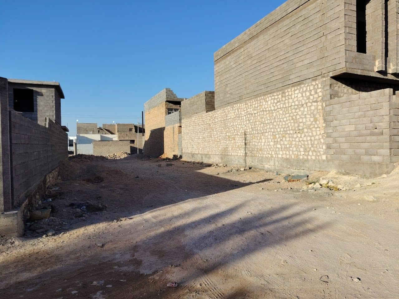 قطعة أرض للبيع طابو صرف 
في حديثة حي السبحاني 
مساحة /200متر
السعر: :8مليون قابله لتفاوض 

للاستفسار الاتصال على الارقام:

((***********))

((***********))
عنوان المكتب/الأنبار حديثة حي العسكري مقابل أسواق علي نصيف
