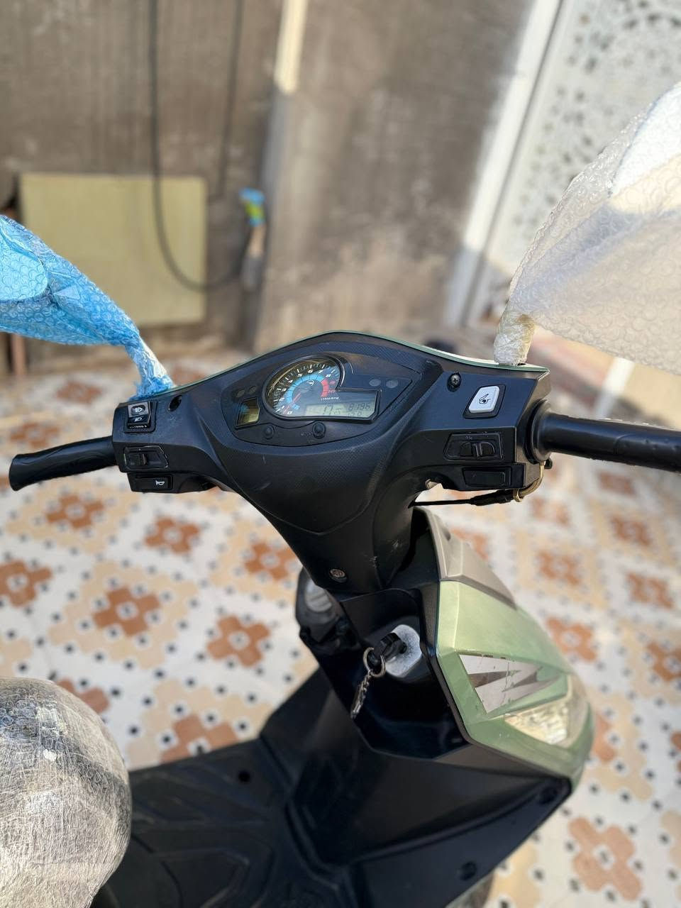 سلام عليكم دراجه سايم نحله محوك 150 نضيفه مثل ماواضحه بصوره وراق كامله مكمركه سعر 850 وبيها مجال المكان خمسه كيلو شراي يتصل ع رقم ***********
