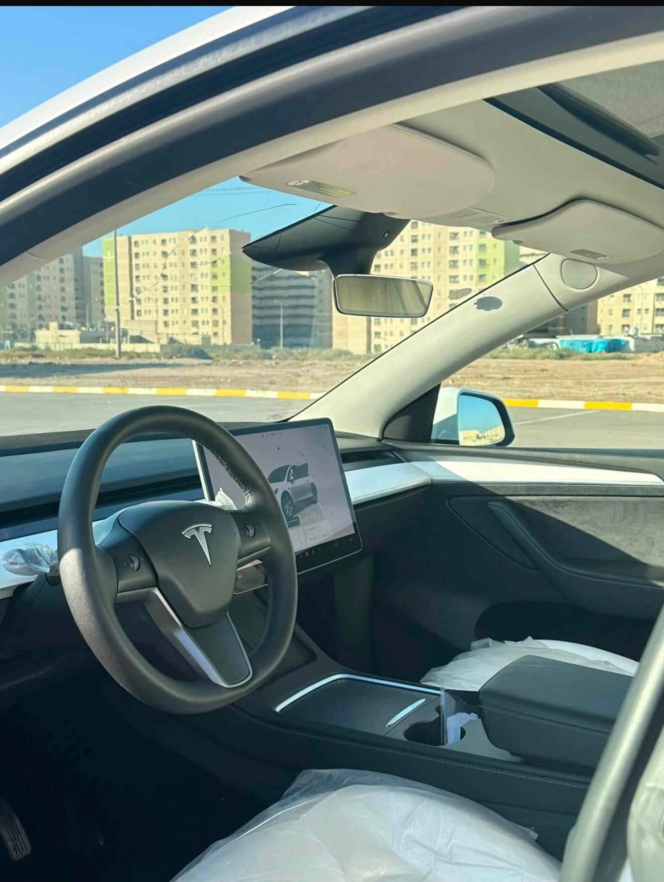 السلام عليكم تسلا مودل Y 2023 لونك رينج دبل ماطور رقم بغداد مميز ضررها فقط صبغ صندوق وبيها كسر بالبانوراما نضام السياره أوف لاين يكلف ٦٠٠ دولار حتى يتفعل سعرها 190 ورقه وبيها مجال 
بدون ايرباك بدون دواخل فقط صبغ صندوق وبارد بسيط بالبنيد
***********

نص مكتوب في الصور:
- MODEL Y LONG RANGE DUAL MOTOR