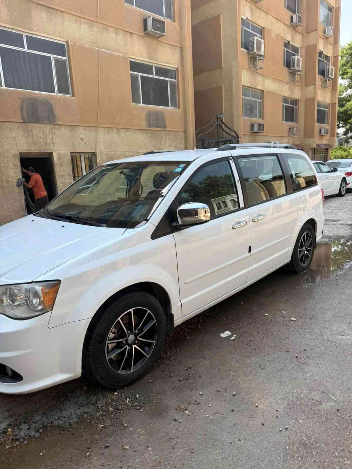 دوج كرفان مديل 2015
مكينه 3600
محور غاز  (انسه صرف البانزين ) 
رقم بغداد سياره بأسمي 
السعر 150$ بي مجال 
بغداد زعفرانيه ***********
