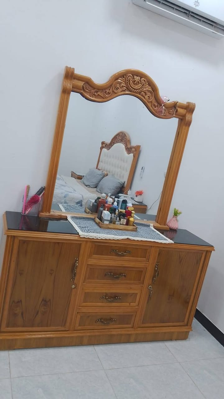 غرفة نوم عراقية جديده توصه جربايه مخزن داخل وخارج صاج زان *********** تكمه العنوان الدوره 
السعر ١٣٢٥ ستخدم قليل
