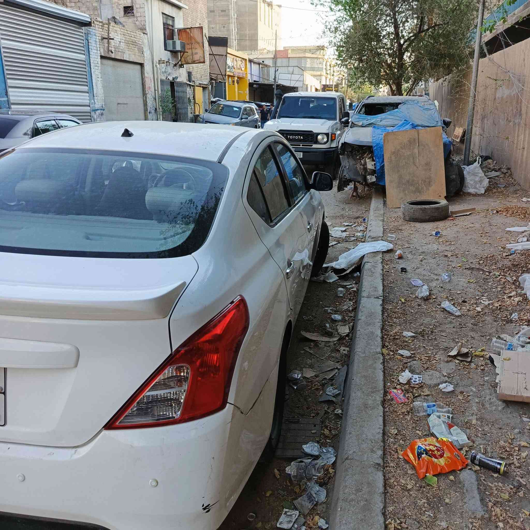 السلام عليكم نيسان سني ٢١  هندي السياره بدون قطرت صبغ 
بيه فقط شخط بل باب ممسوي عايفه 
ماشية 83 الف 
الصدر ٥٠ بل ميه 
مستعجل عل بيع سعر ٩٥ اوبيه مجال مكانه الكراده شارع ٥٢
رقم  ***********
