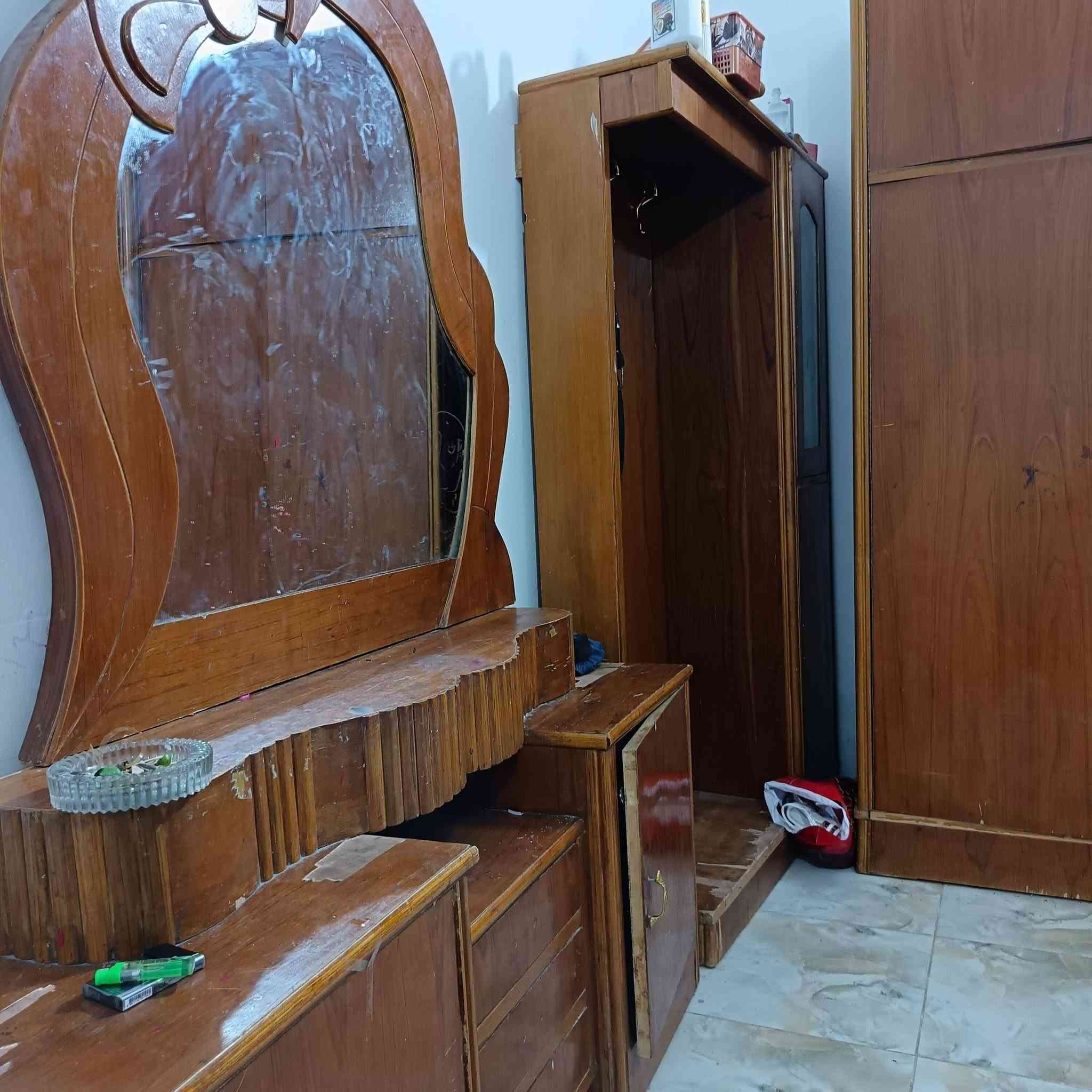 عرفه نوم نجاره كل نقص مابيها يراده تصليح بسيط السعر 700بيه مجال***********
