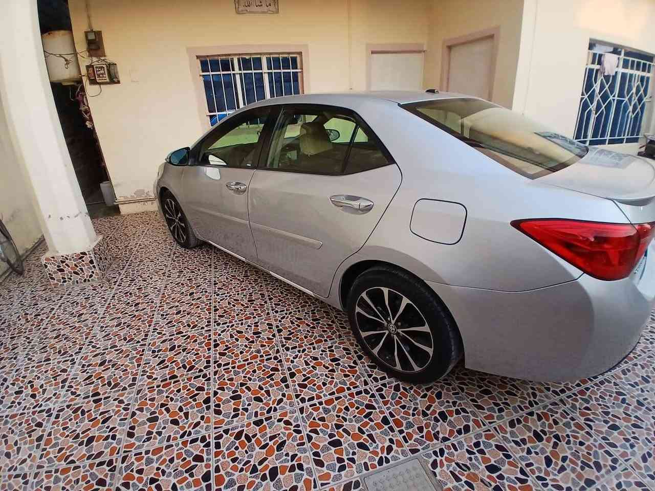كورلا ١٧ XSE فول الفول بيها جاملغ خلفي صبغ و ٣ قطع مبدلات بلادي حجر رادار كامله السياره من كلشي جاهزه محرك كير حداديه تايرات  رقم سليمانيه ب اسمي هزه سنويه رقم كله جديد السعر ١٢٥ و بيها مجال ***********
