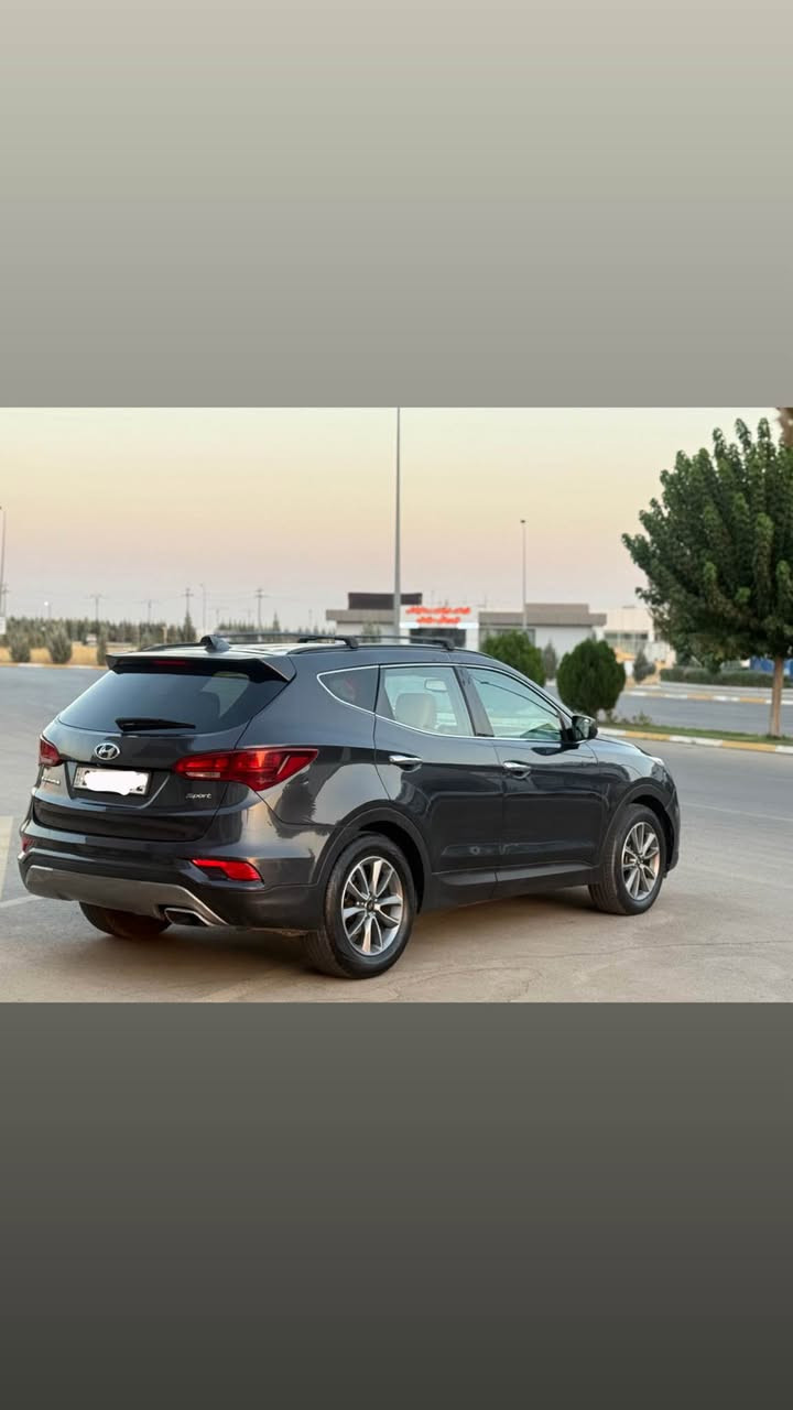 Hunda santafe 2017
هۆندای سەنتافی ٢٠١٧ 
ناو زەرد و شاشە گەورە
حاسە و کامێرا 
گێڕی ئۆتۆماتیک و عادی
سیستەمی (eco, normal,sport)
تەحەکوماتی سەر سوکانی کامل هەیە
تەنها دوو دەرگای بۆیاخە و پێش و دوای کەپسە
گێڕ و مەکینە و تەبریدی بە شەرت 
١٣٥ گەڵا و معامەلە 
*********** السليمانية, العراق
